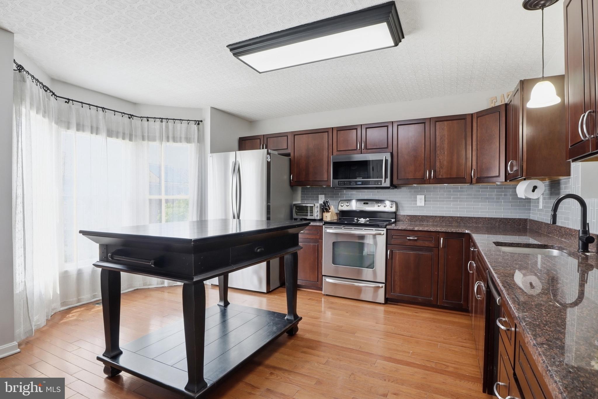 SOUTH HAMPTON - Residential