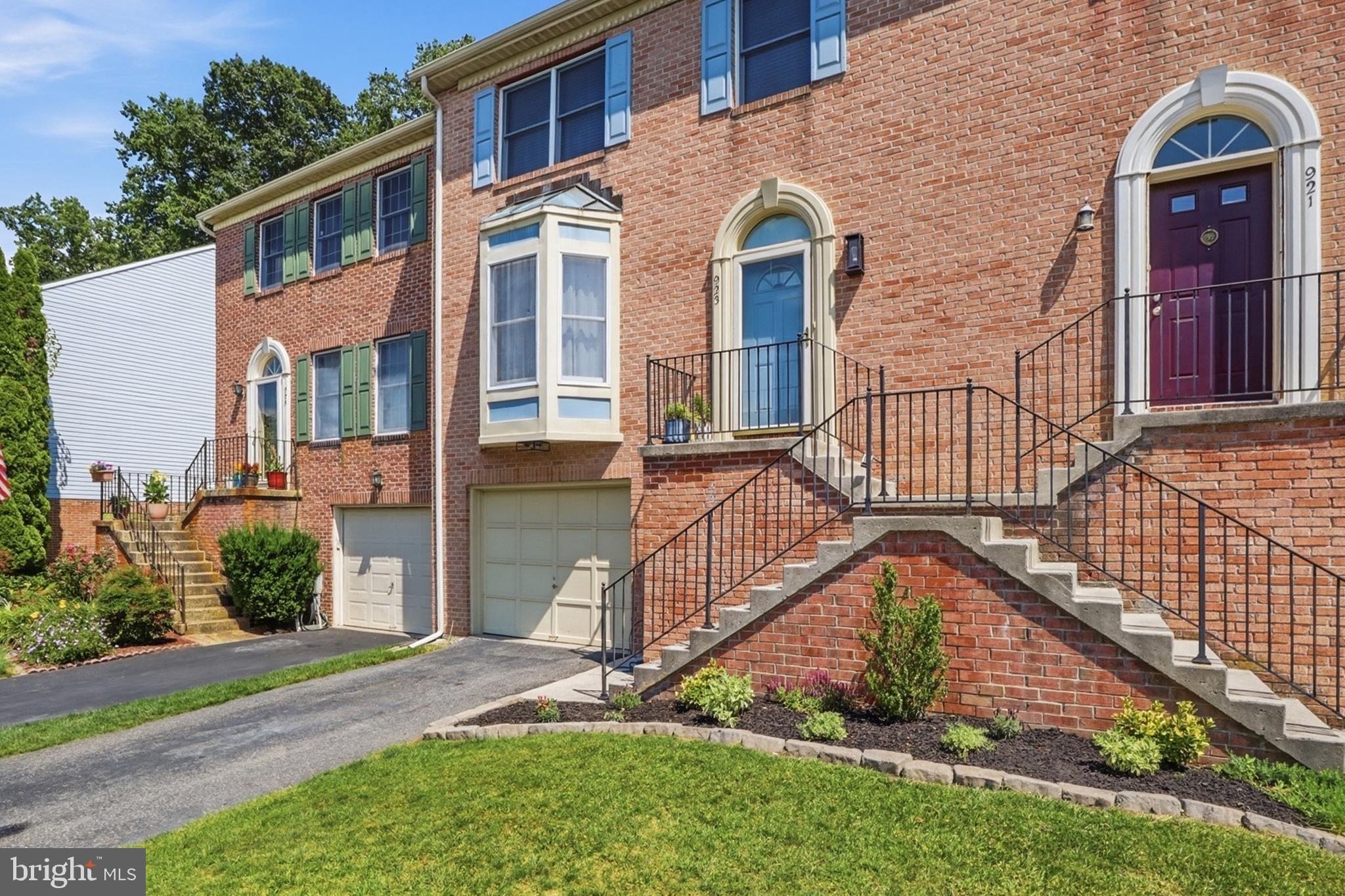 SOUTH HAMPTON - Residential