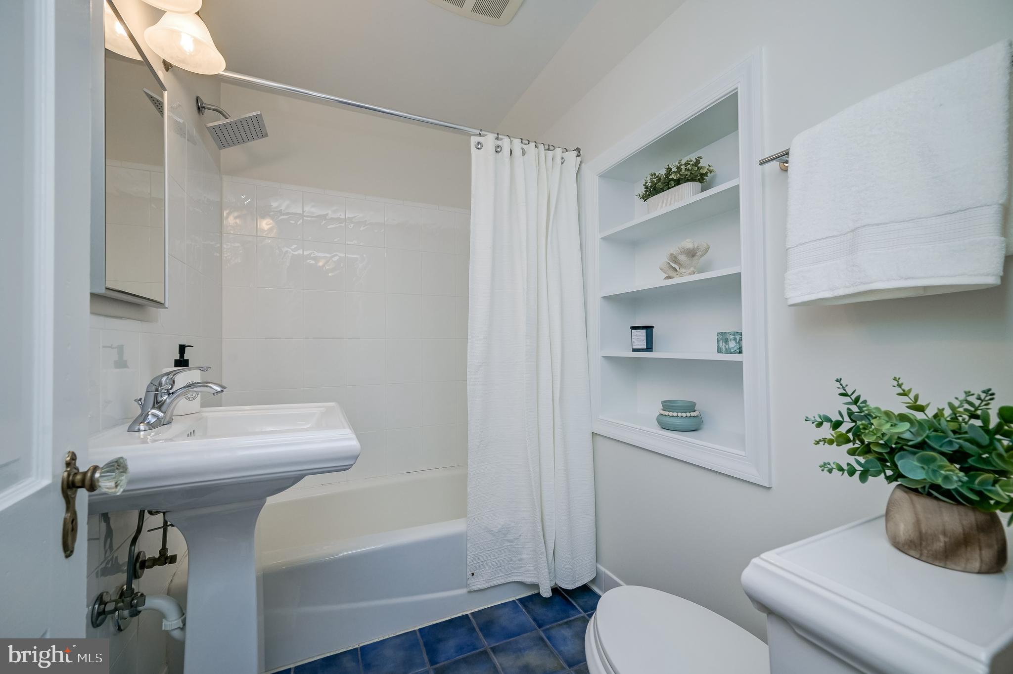WHEATLEY HILLS - Residential