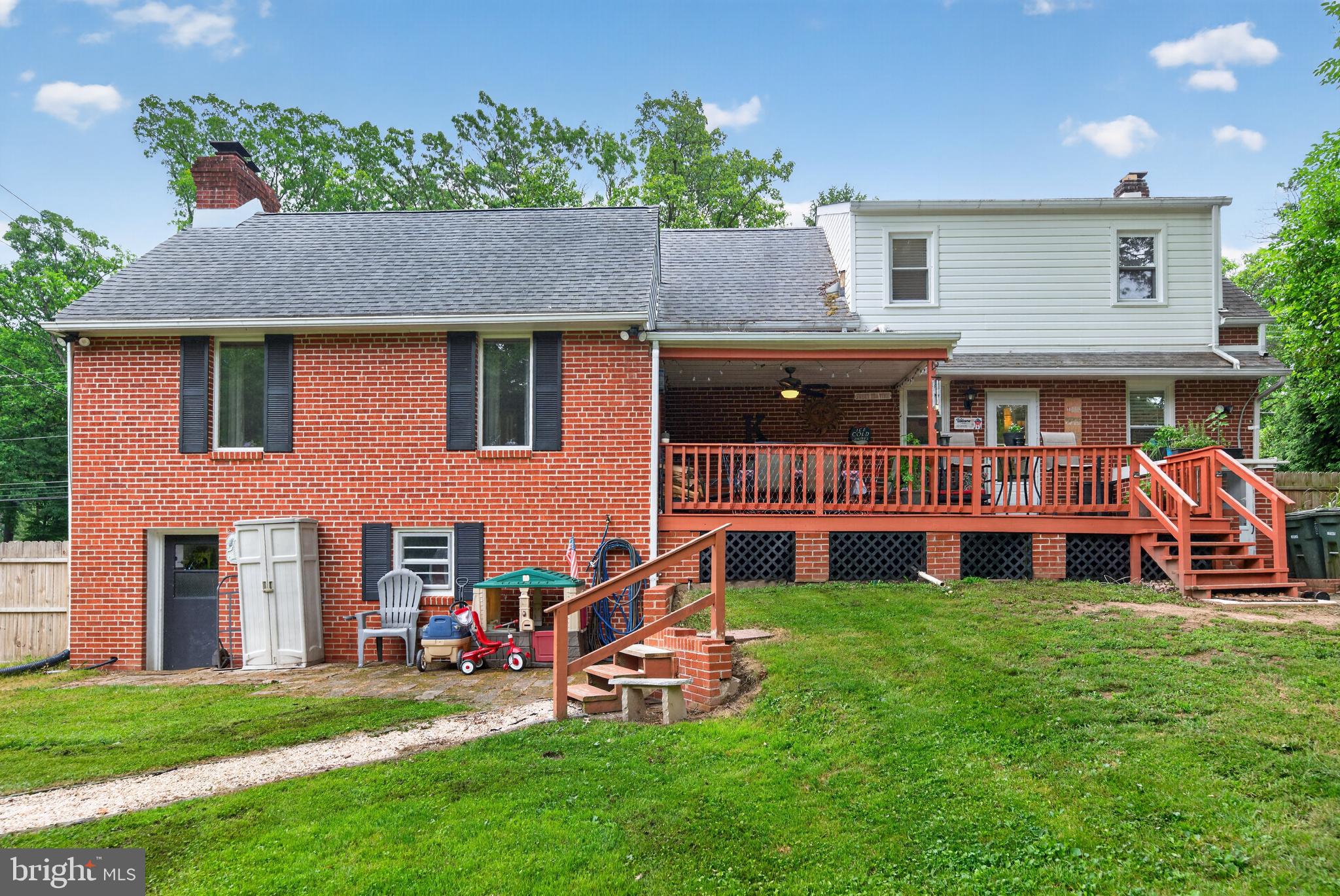 HUNTINGDON HILLS - Residential