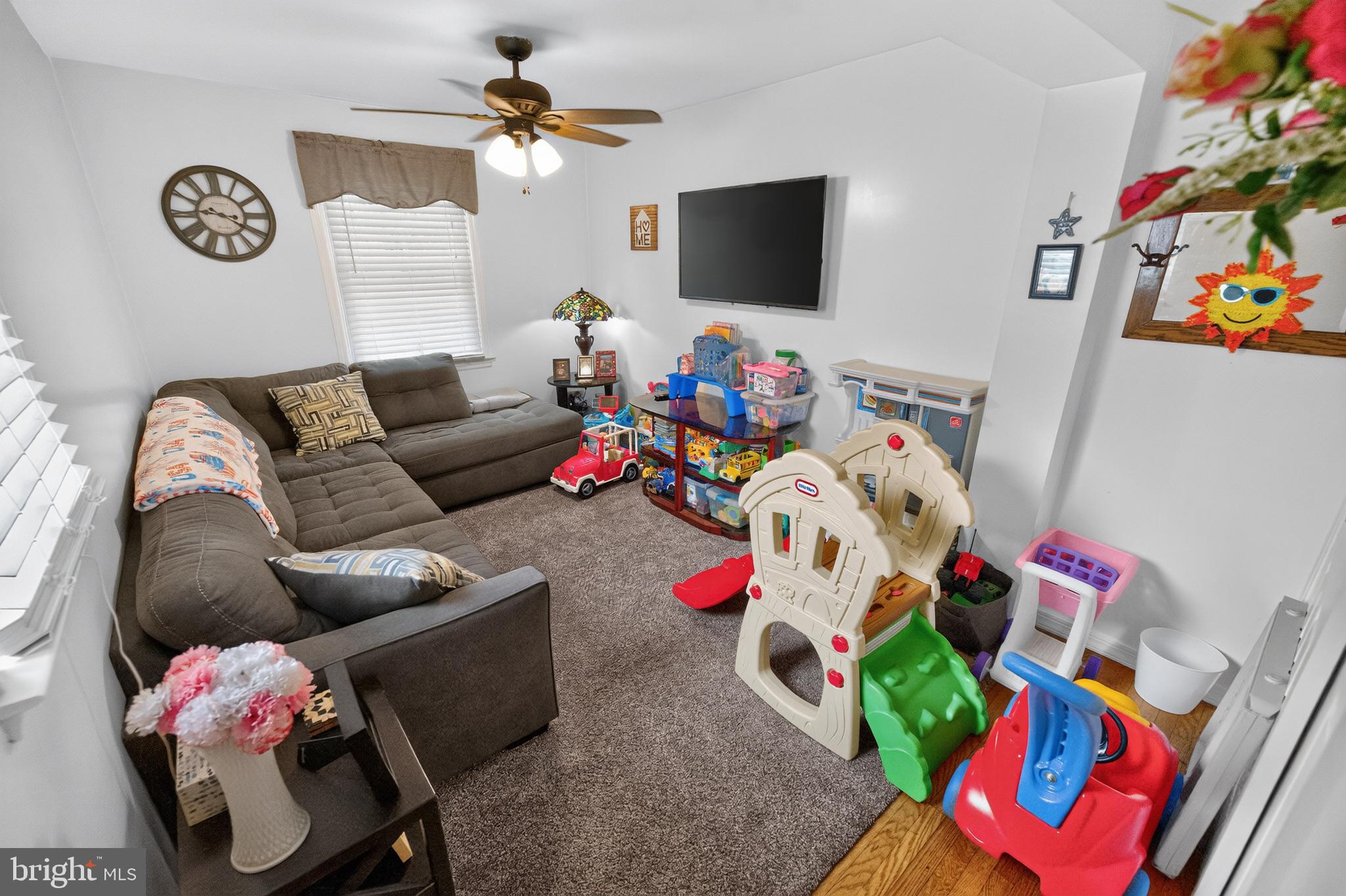 HUNTINGDON HILLS - Residential