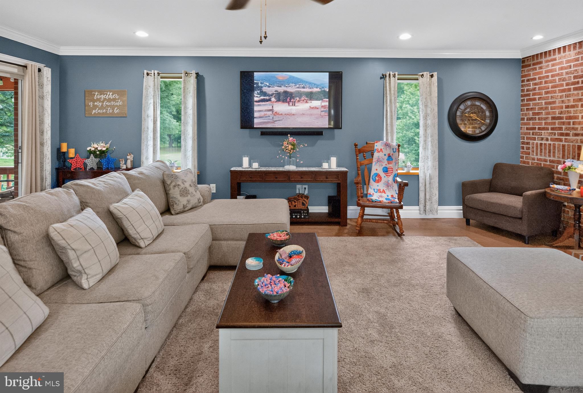 HUNTINGDON HILLS - Residential