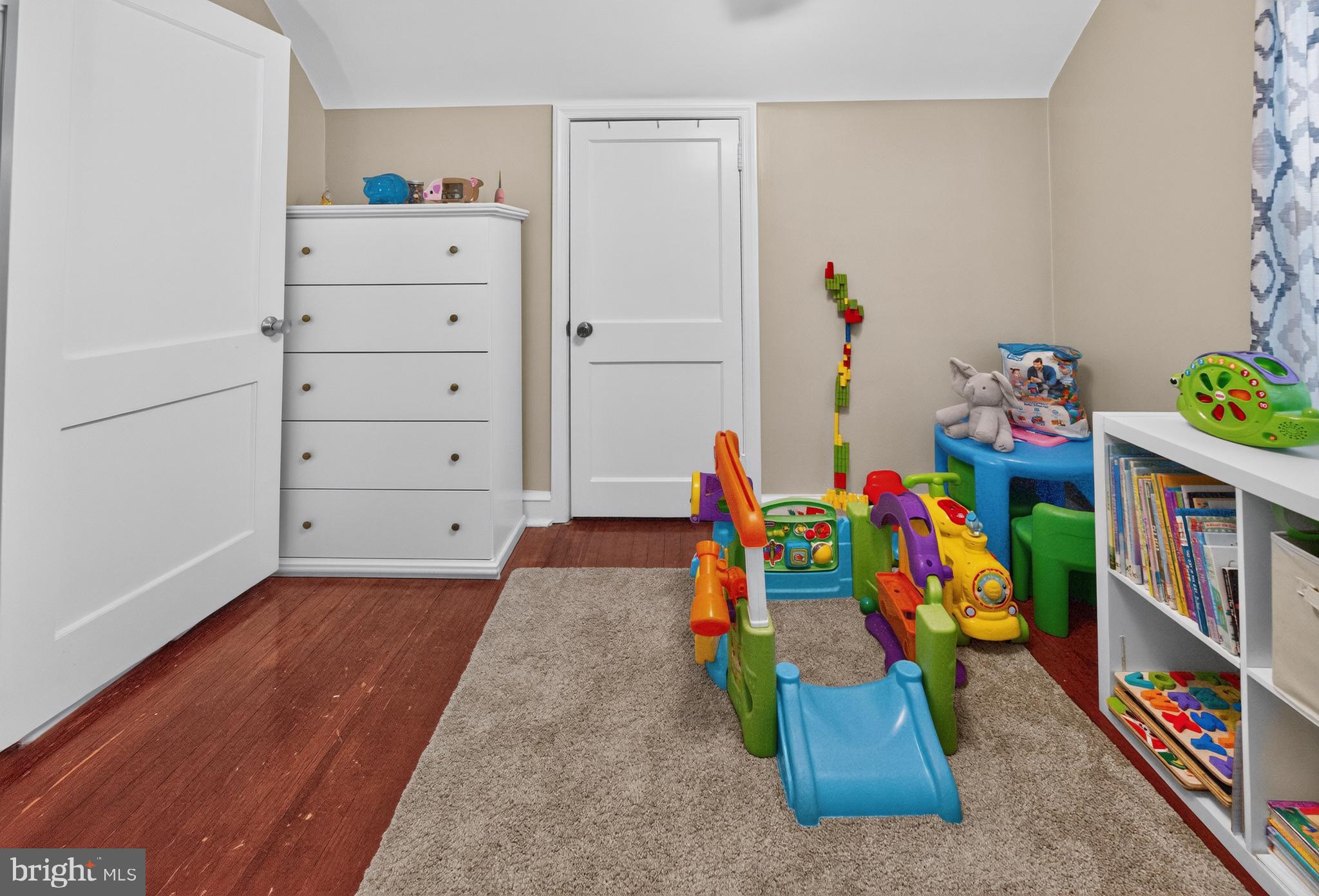 HUNTINGDON HILLS - Residential