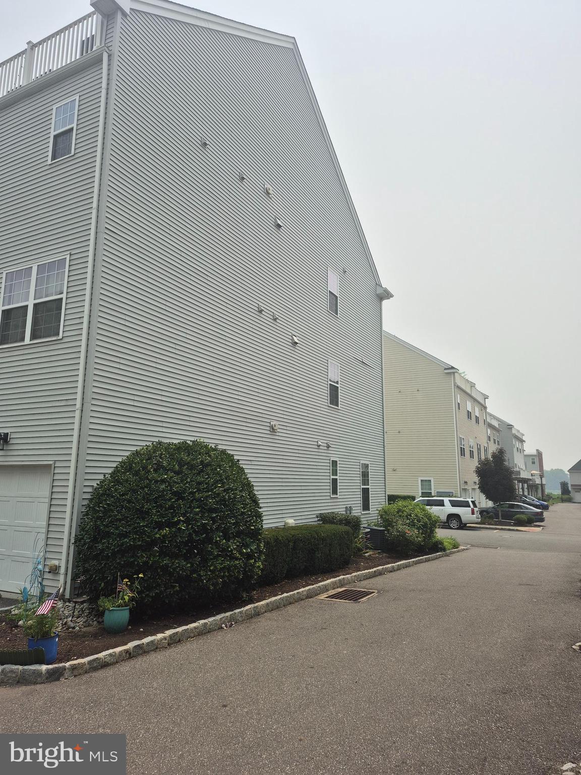 WATERSIDE - Residential
