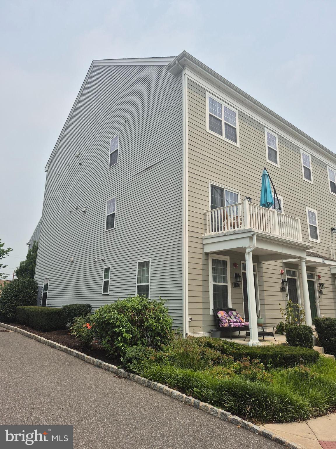 WATERSIDE - Residential