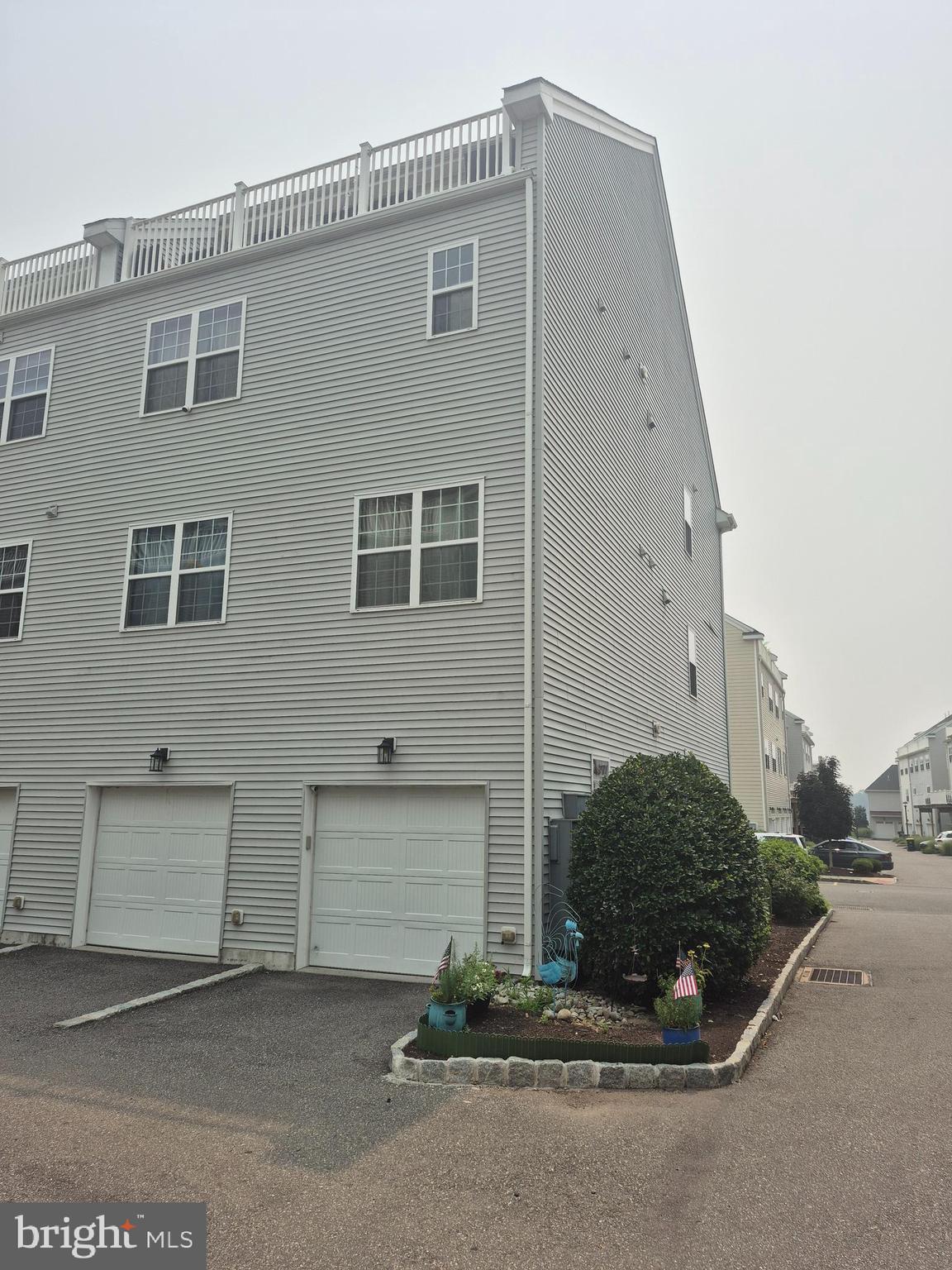 WATERSIDE - Residential