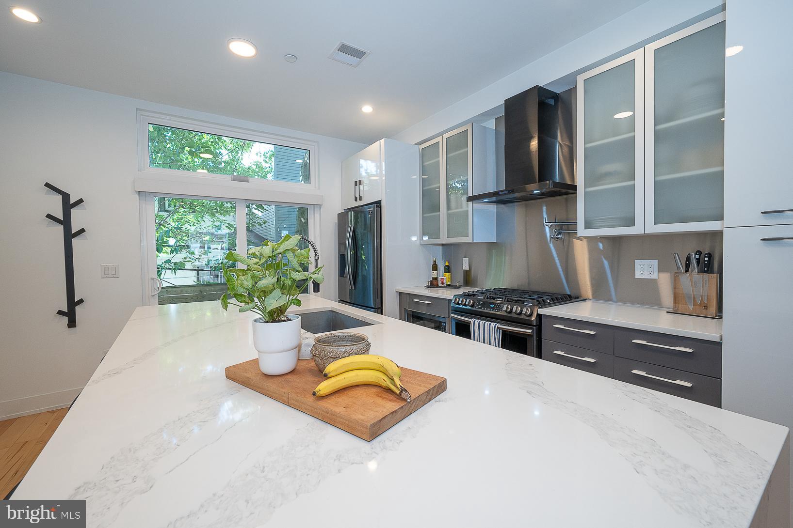 POINT BREEZE - Residential