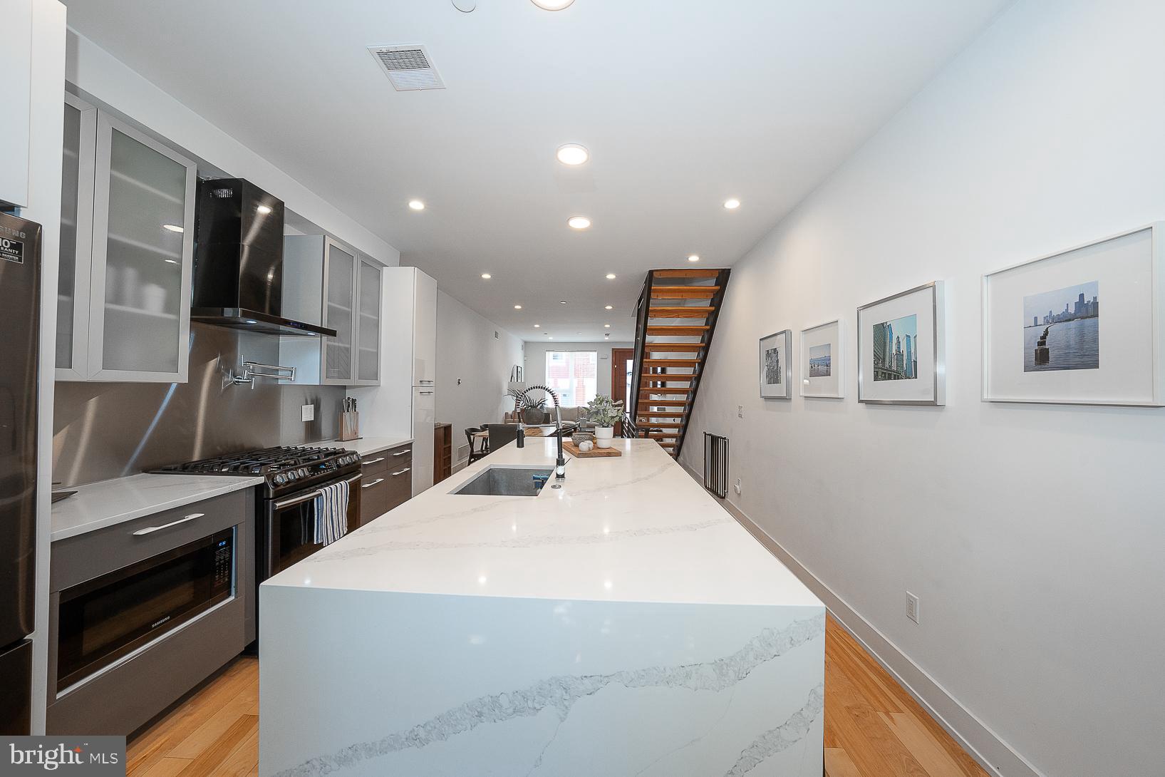 POINT BREEZE - Residential