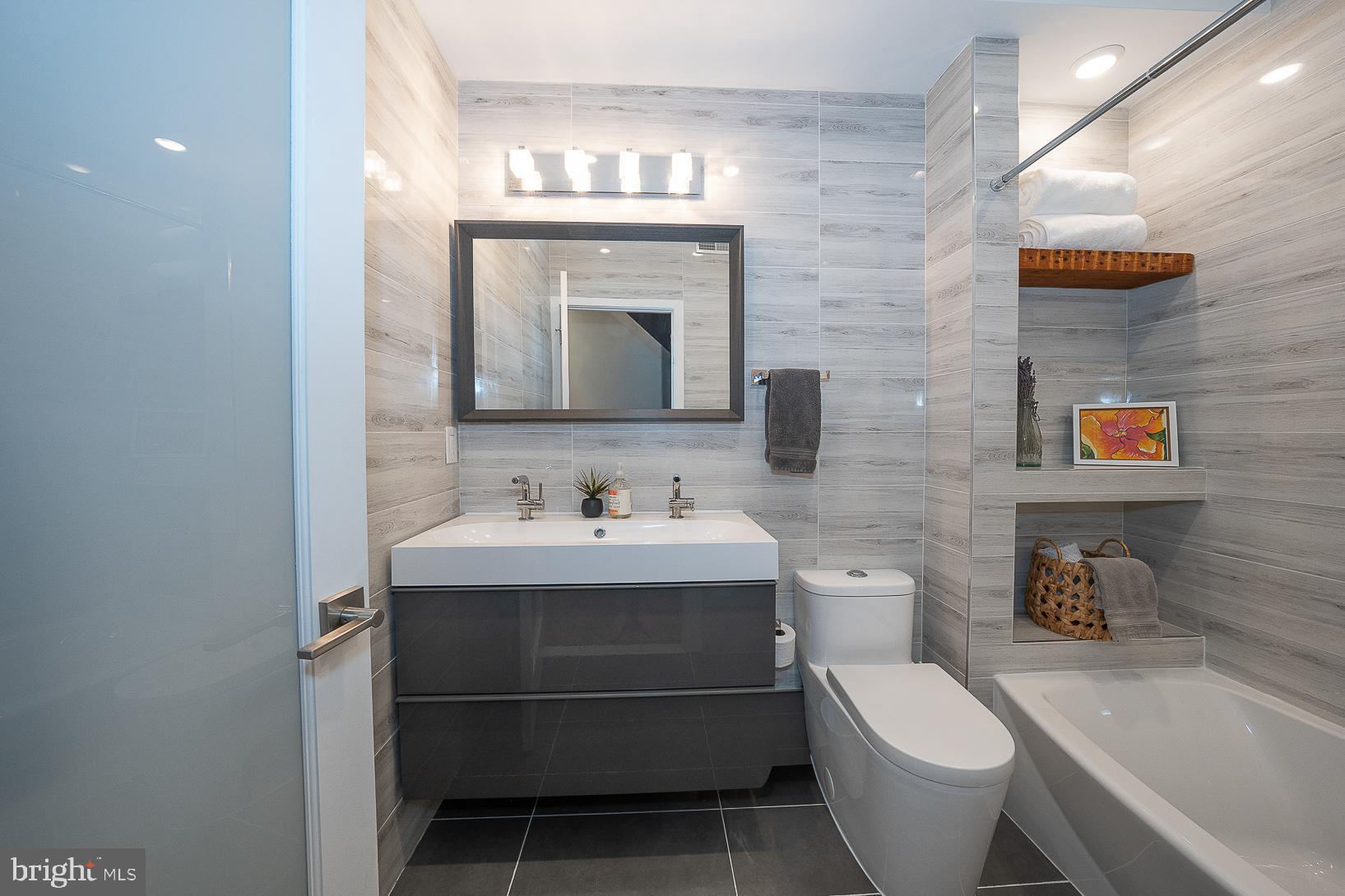 POINT BREEZE - Residential