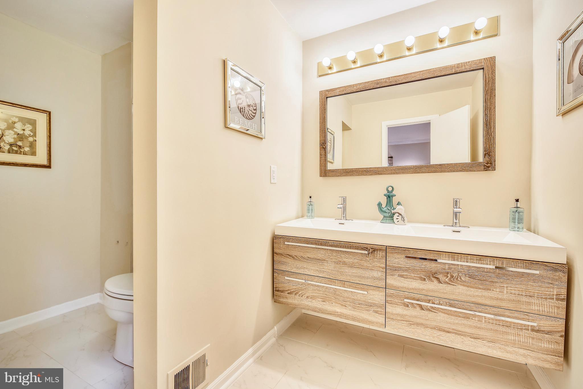 BROOKVILLE KNOLLS - Residential