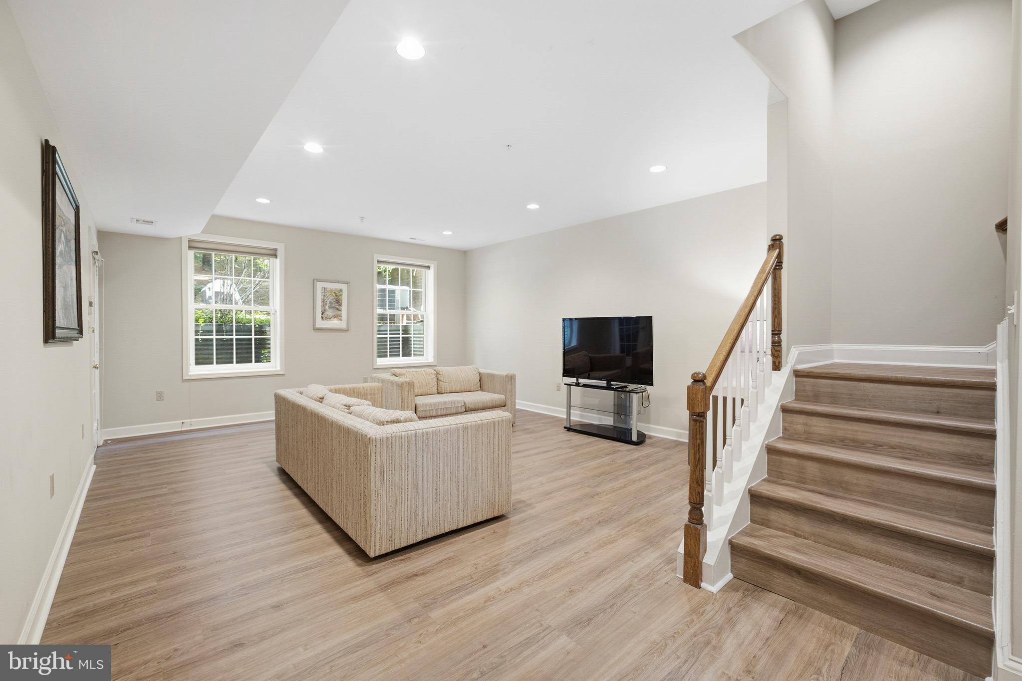 RIVER FALLS - Residential