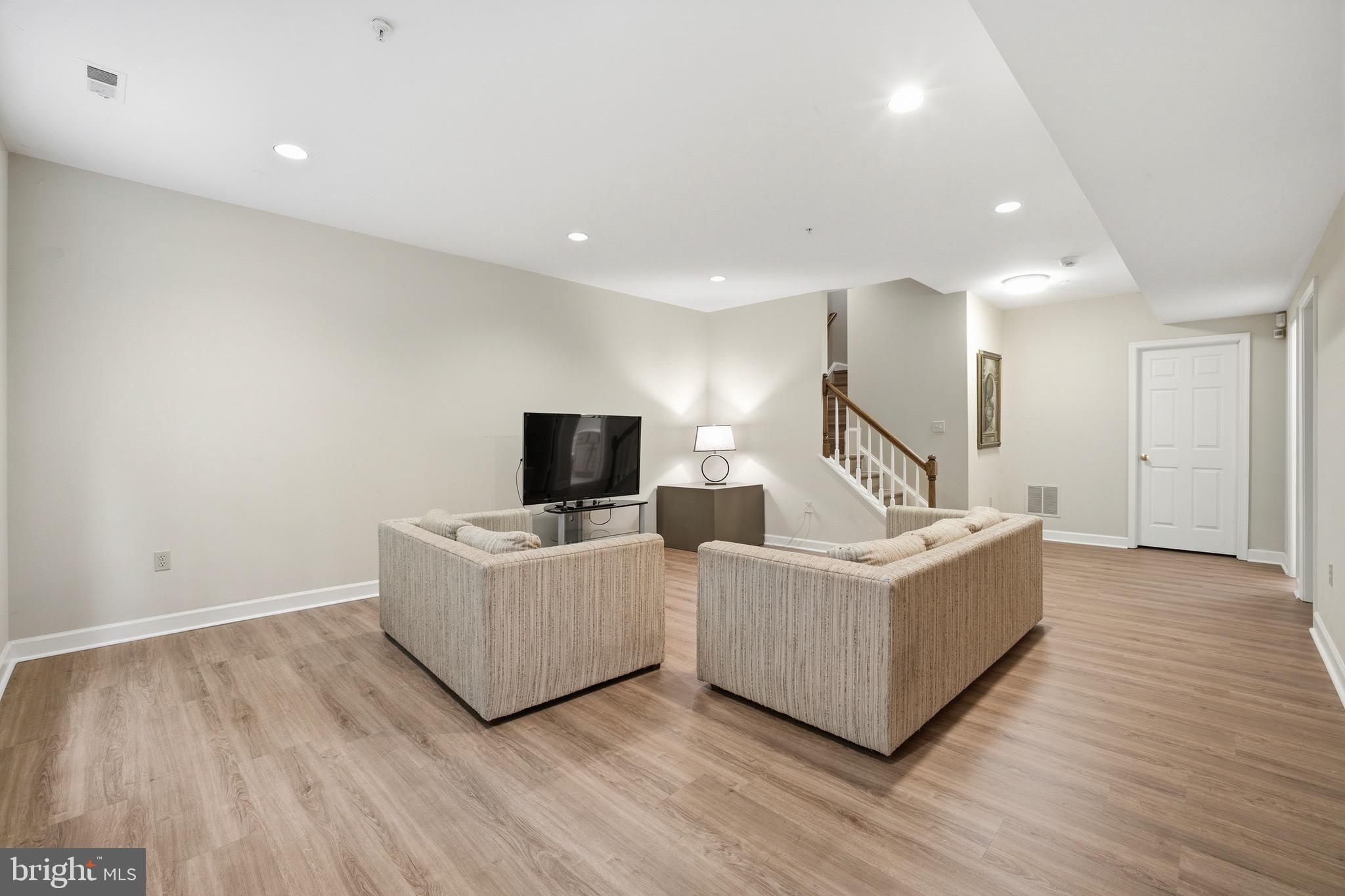 RIVER FALLS - Residential