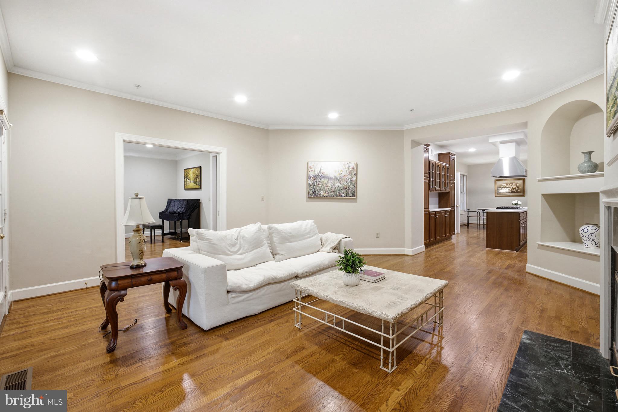 RIVER FALLS - Residential
