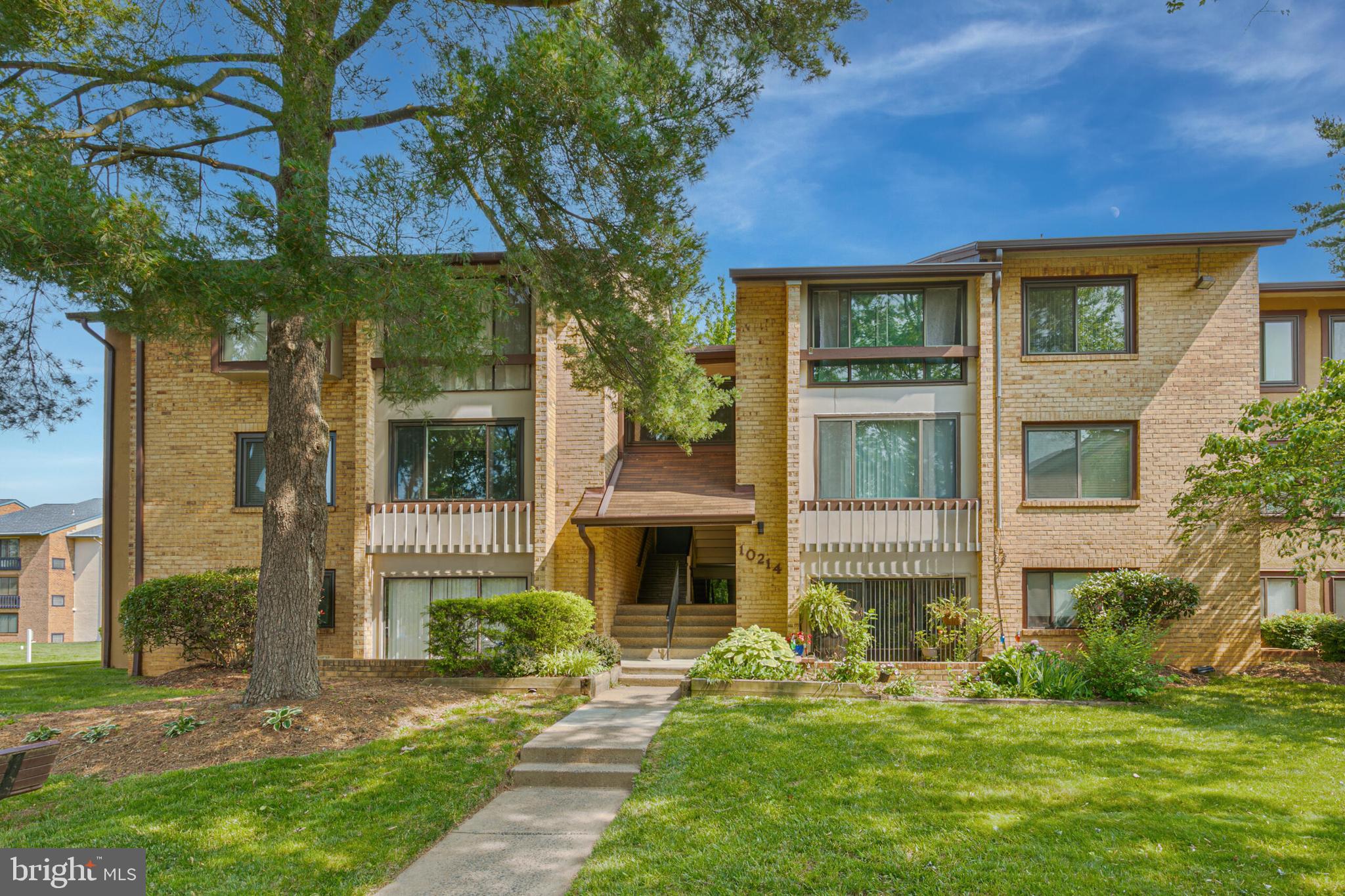 VISTAS OF VIENNA CONDOMINIUMS - Residential Lease