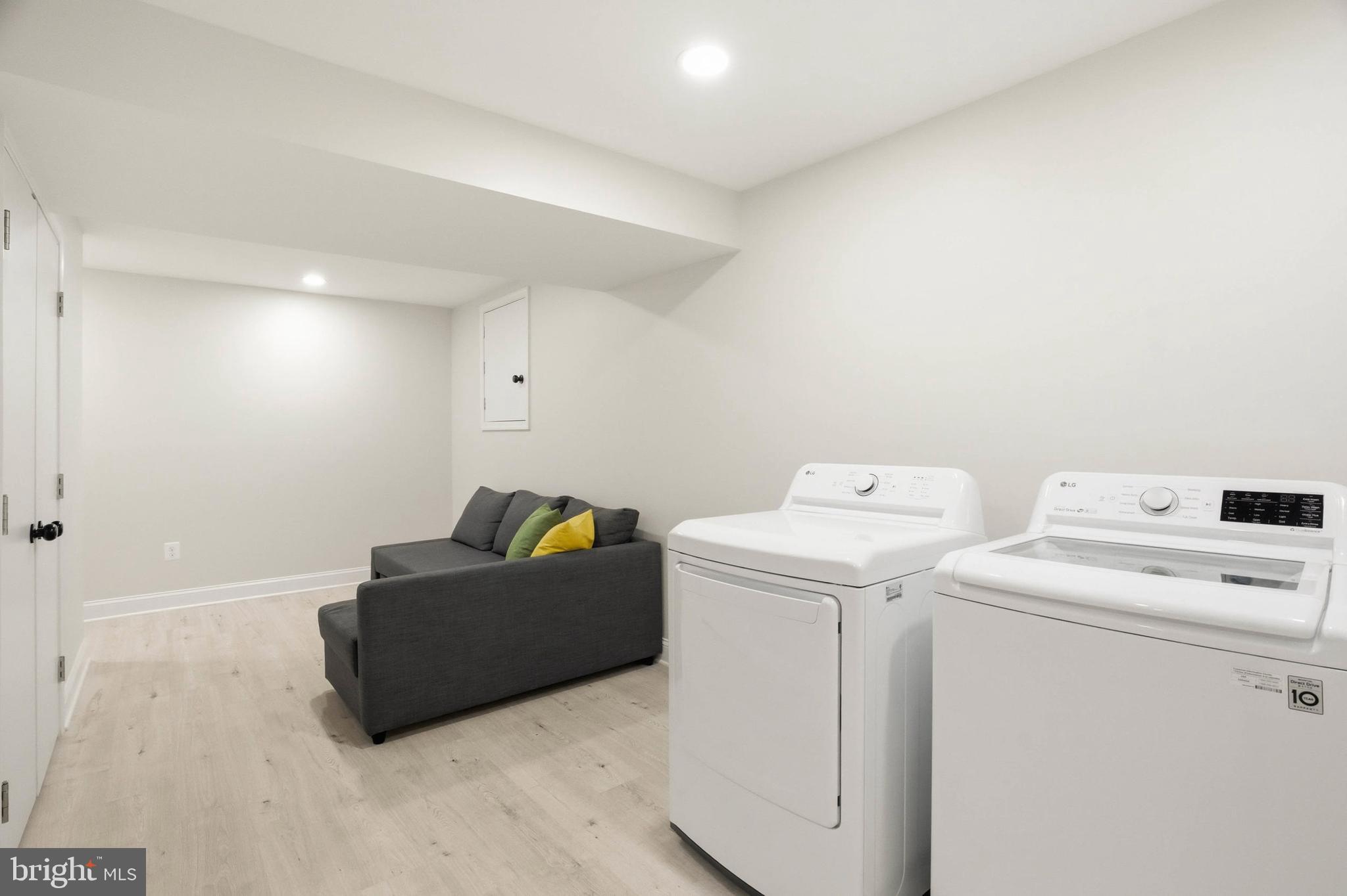 MANOR WOODS - Residential