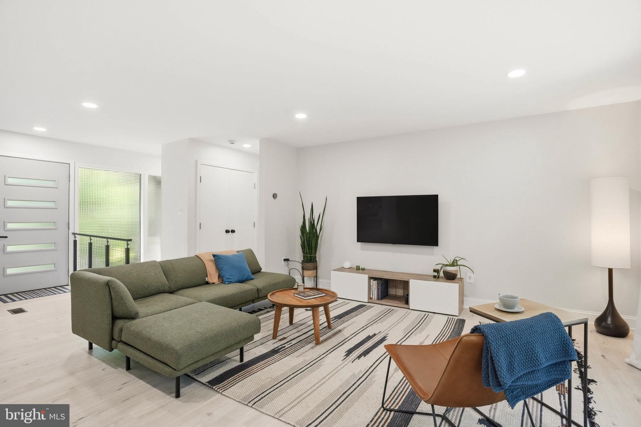 MANOR WOODS - Residential