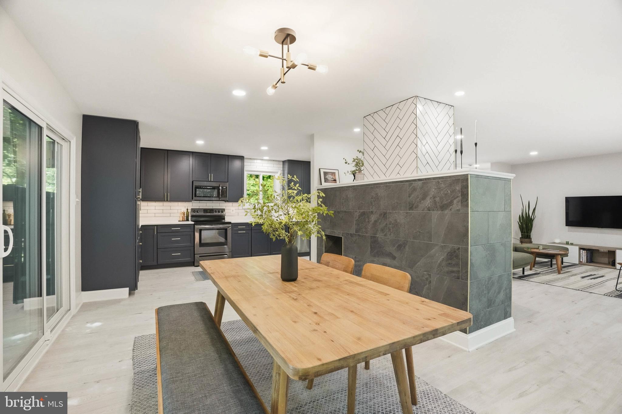 MANOR WOODS - Residential