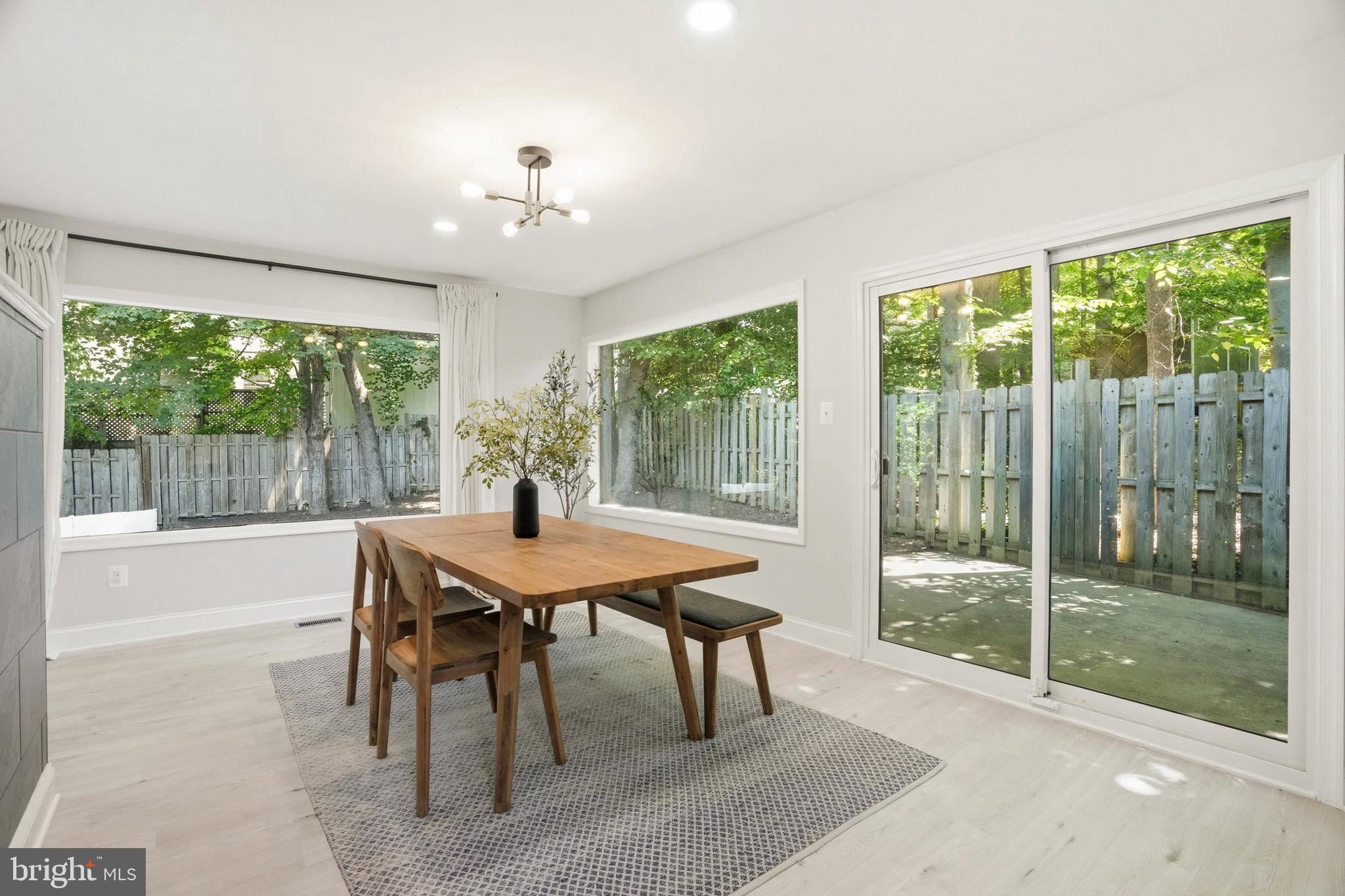 MANOR WOODS - Residential