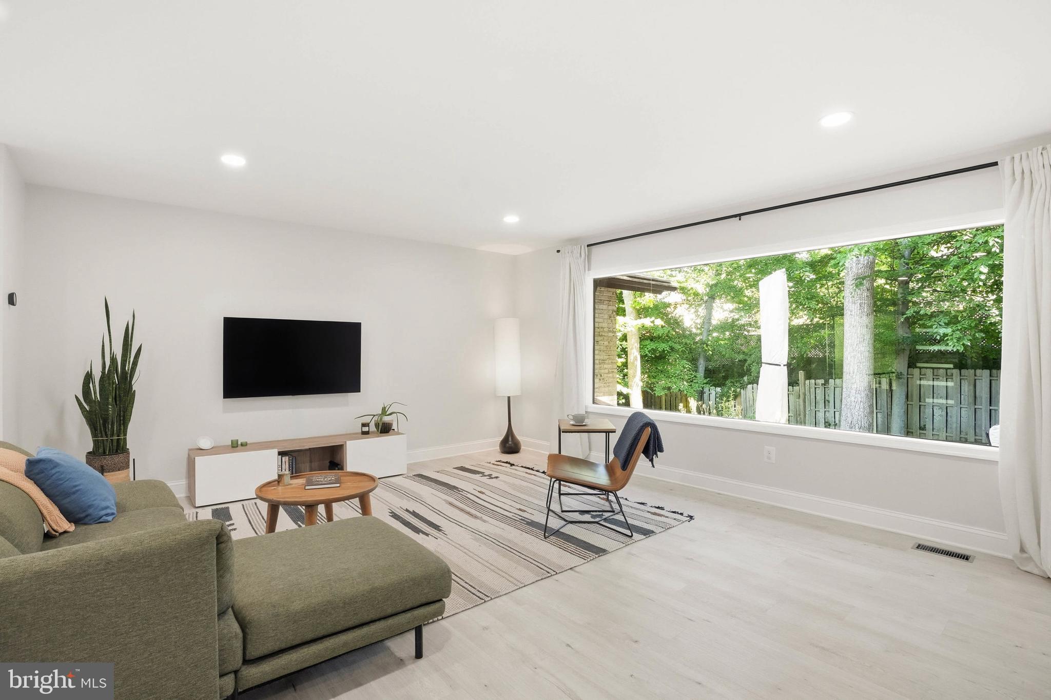 MANOR WOODS - Residential