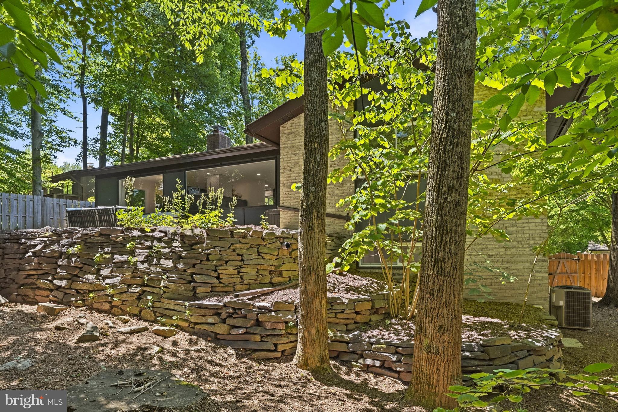 MANOR WOODS - Residential