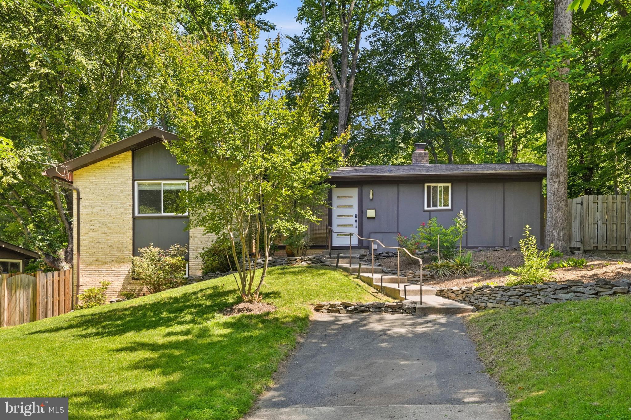 MANOR WOODS - Residential