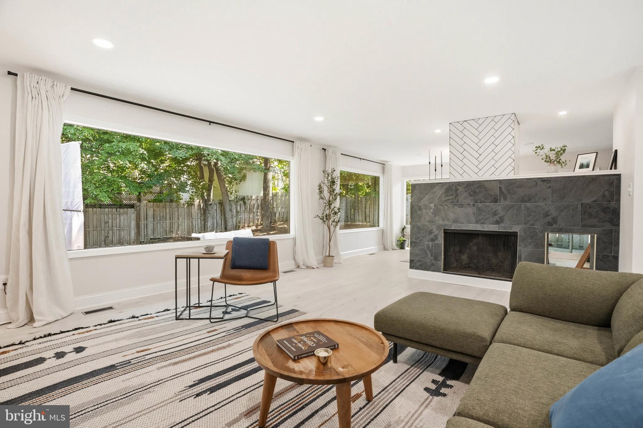 MANOR WOODS - Residential
