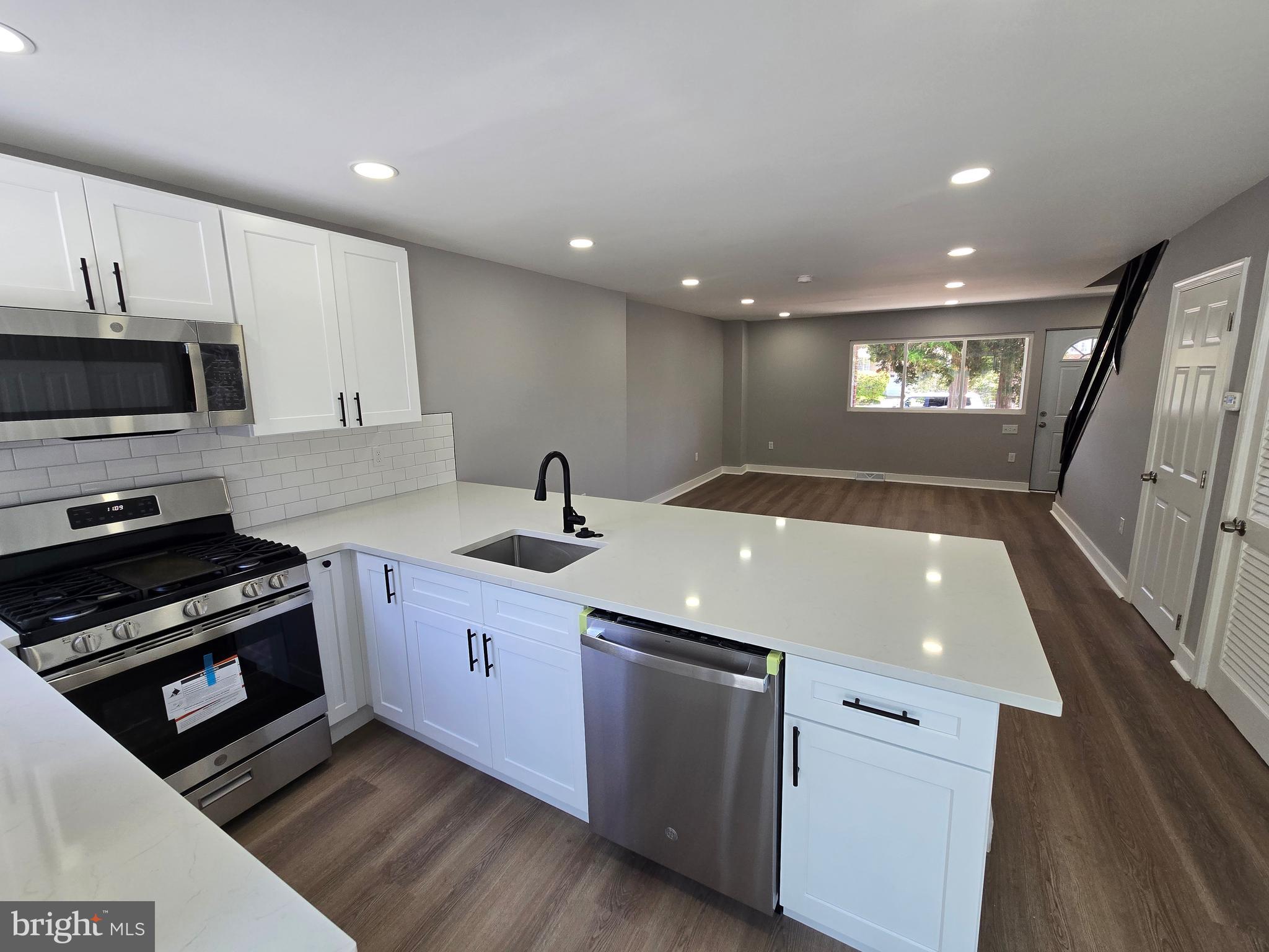 YORKTOWN - Residential