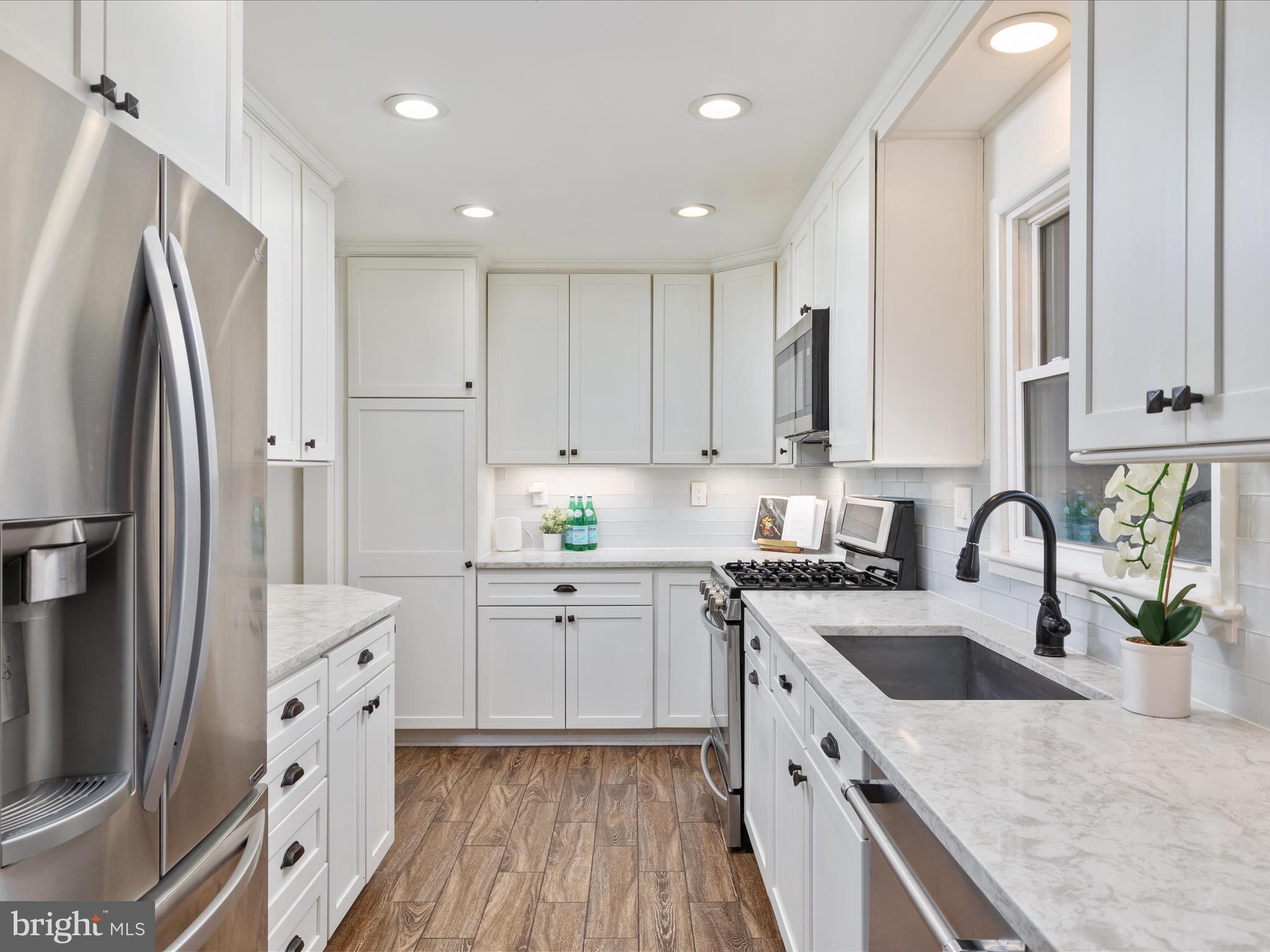 LINCOLNIA HILLS - Residential