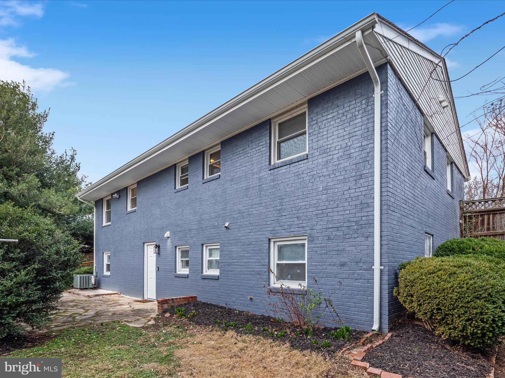 LINCOLNIA HILLS - Residential