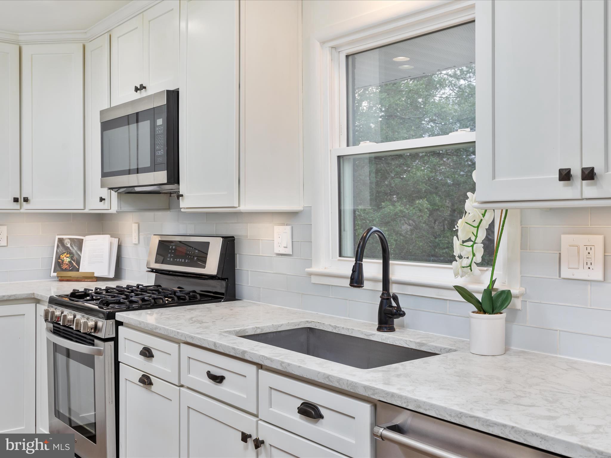 LINCOLNIA HILLS - Residential