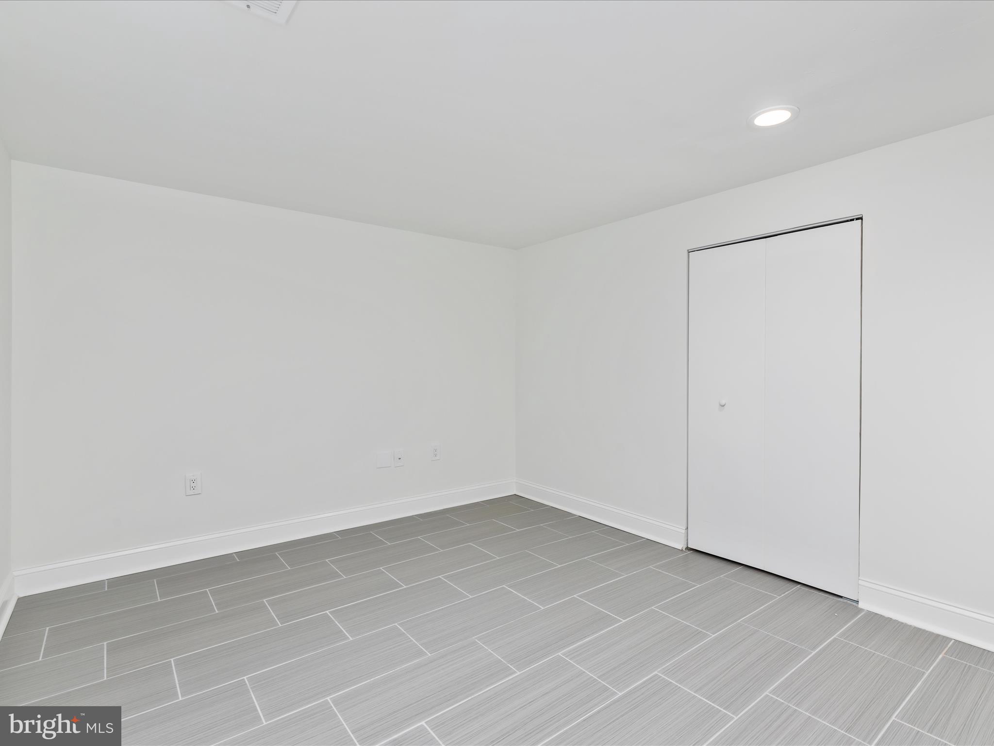 LINCOLNIA HILLS - Residential