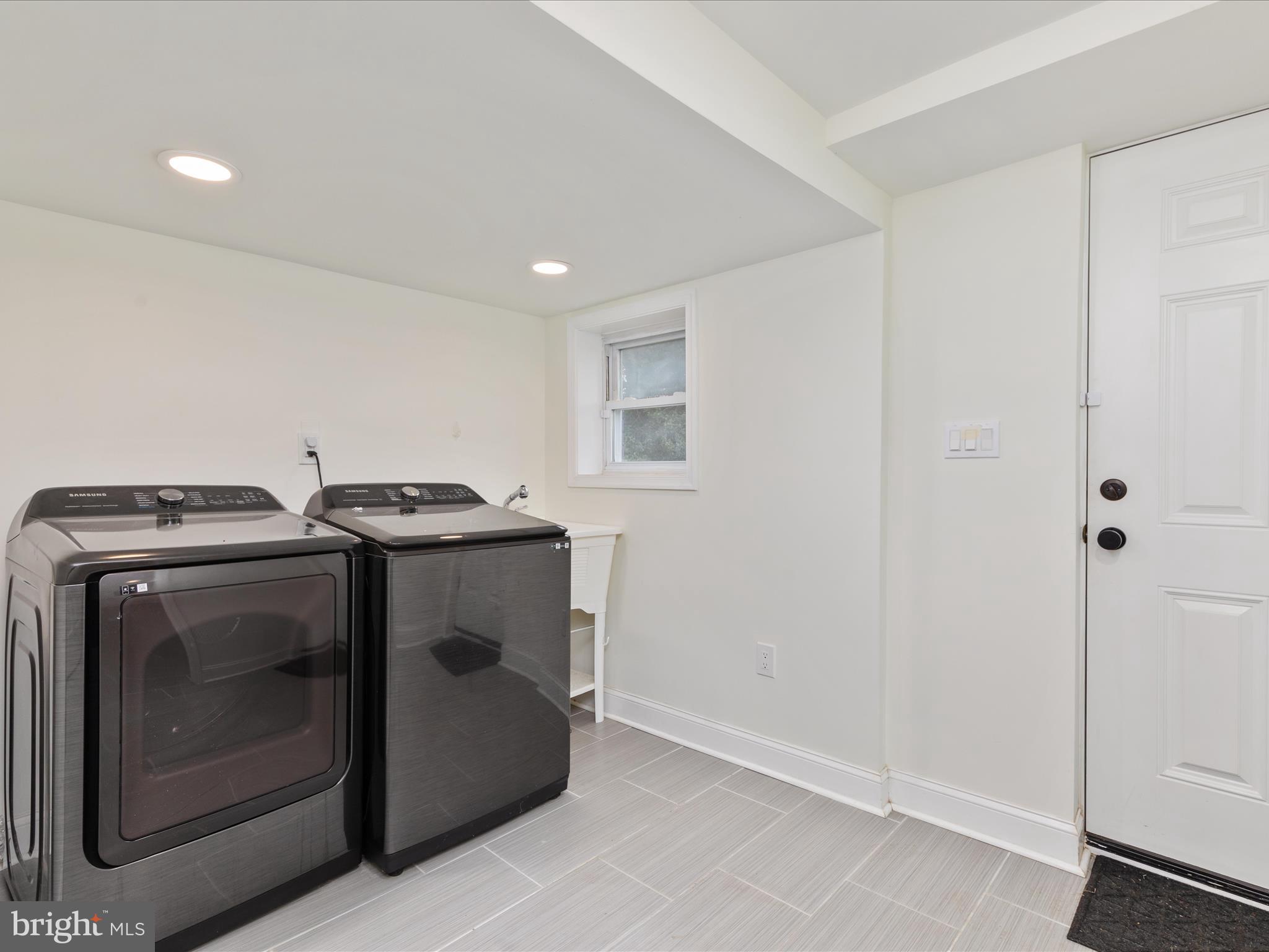 LINCOLNIA HILLS - Residential