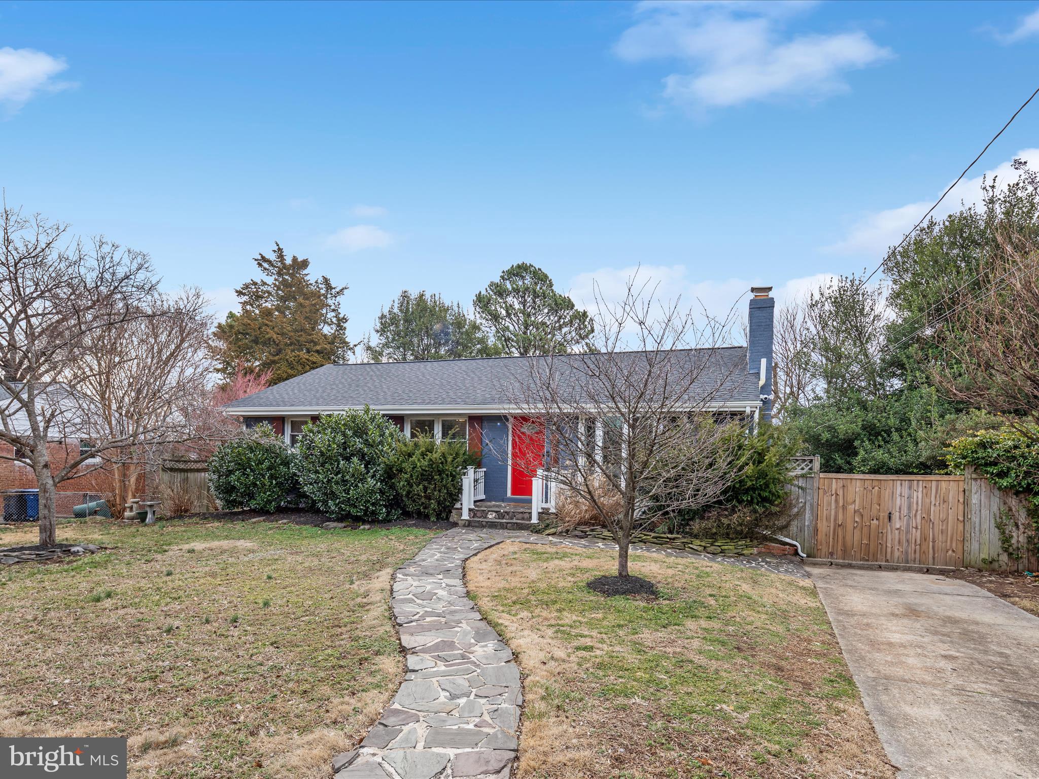 LINCOLNIA HILLS - Residential