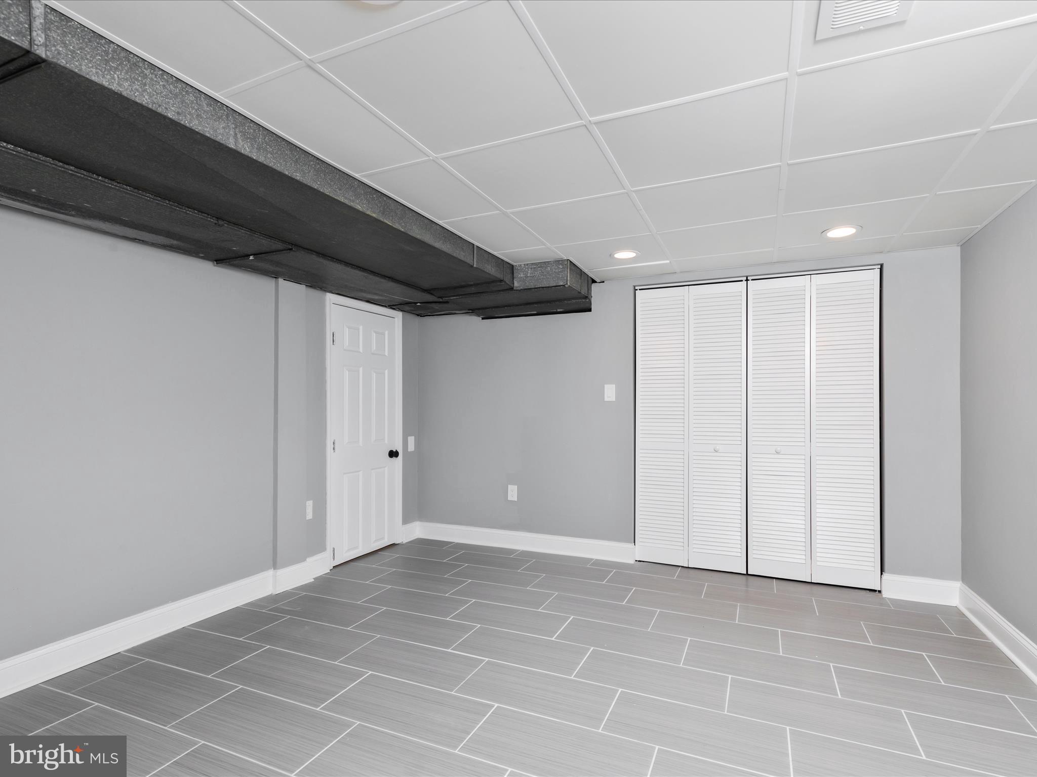 LINCOLNIA HILLS - Residential