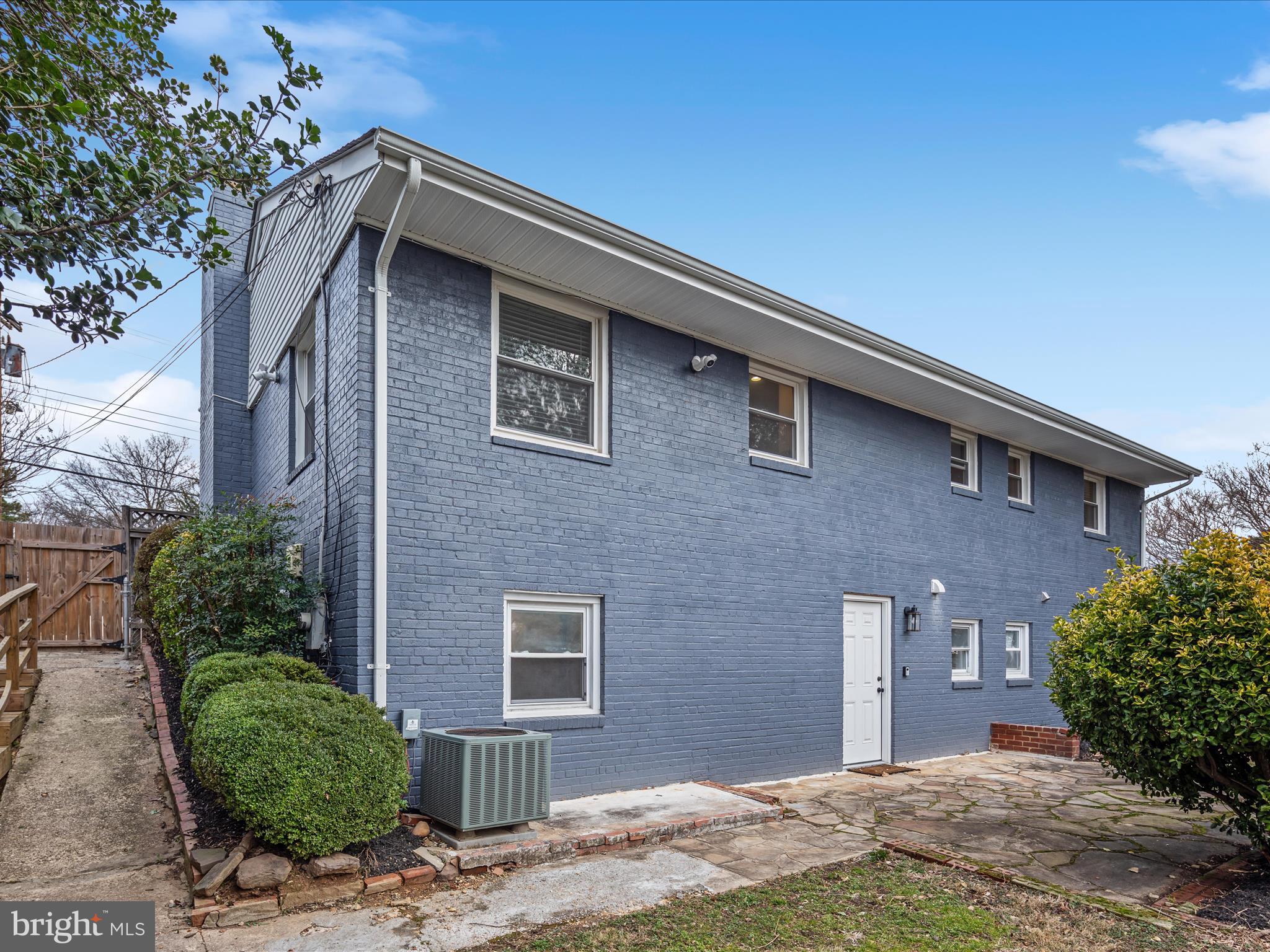LINCOLNIA HILLS - Residential