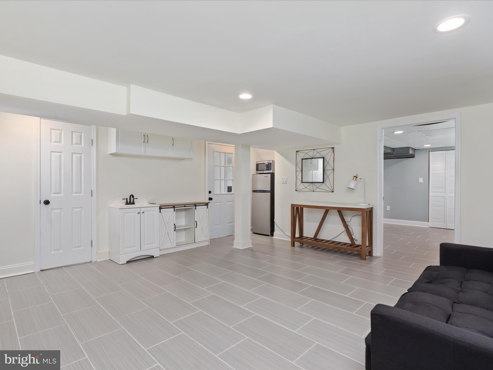 LINCOLNIA HILLS - Residential