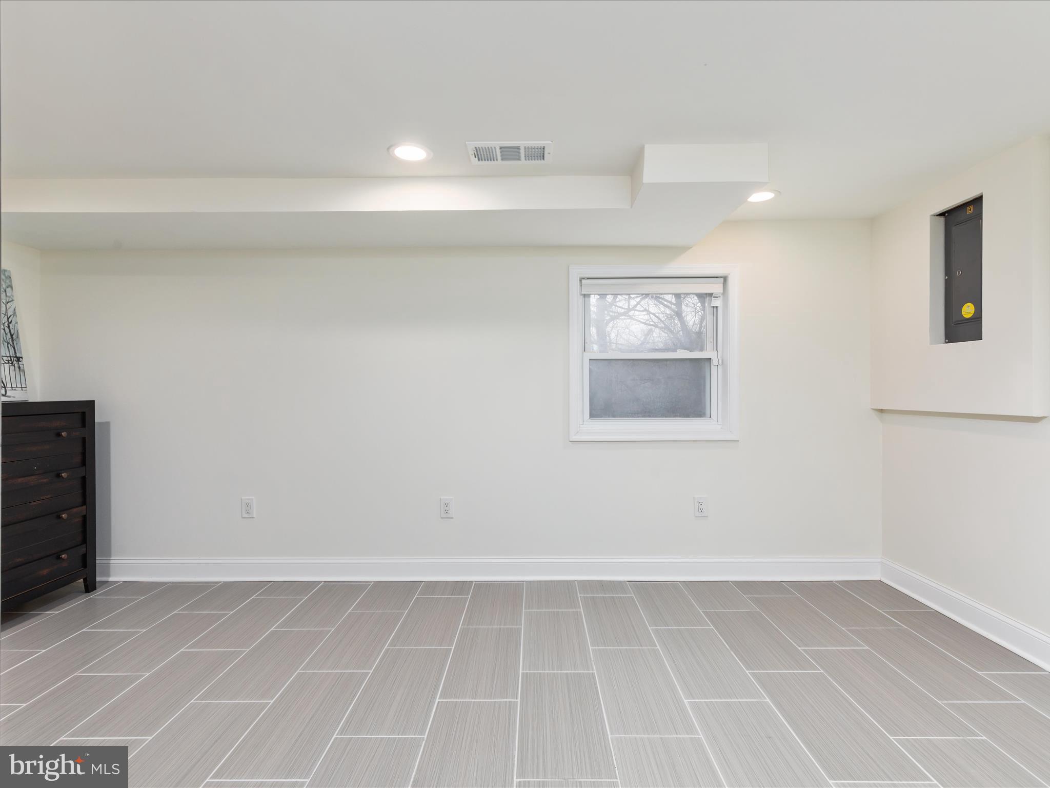 LINCOLNIA HILLS - Residential