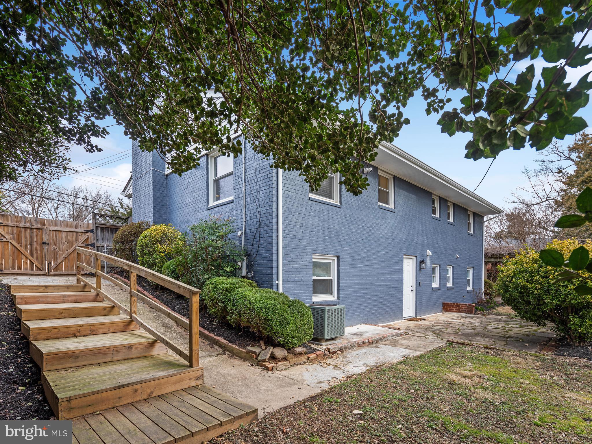 LINCOLNIA HILLS - Residential