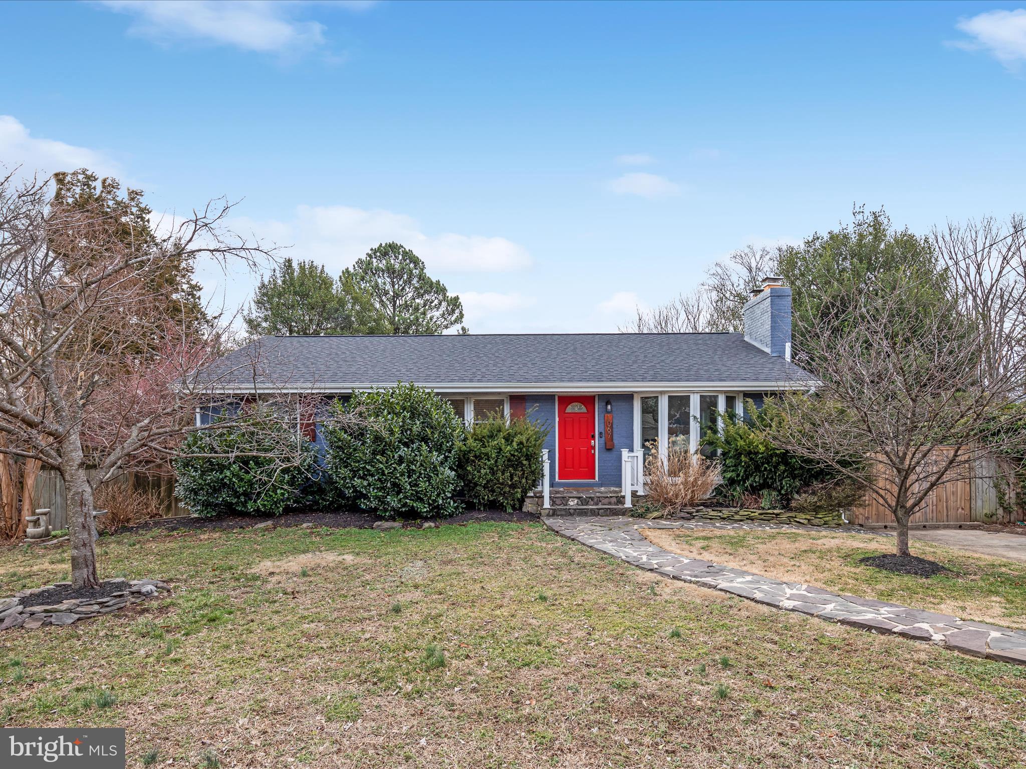 LINCOLNIA HILLS - Residential