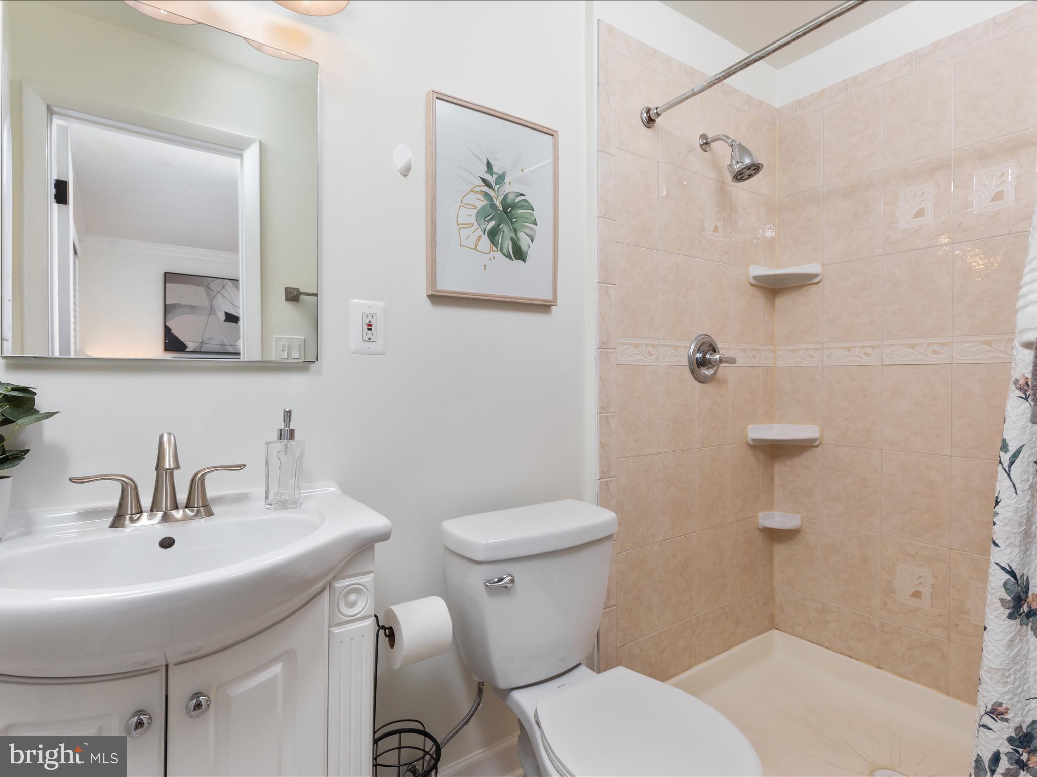 LINCOLNIA HILLS - Residential