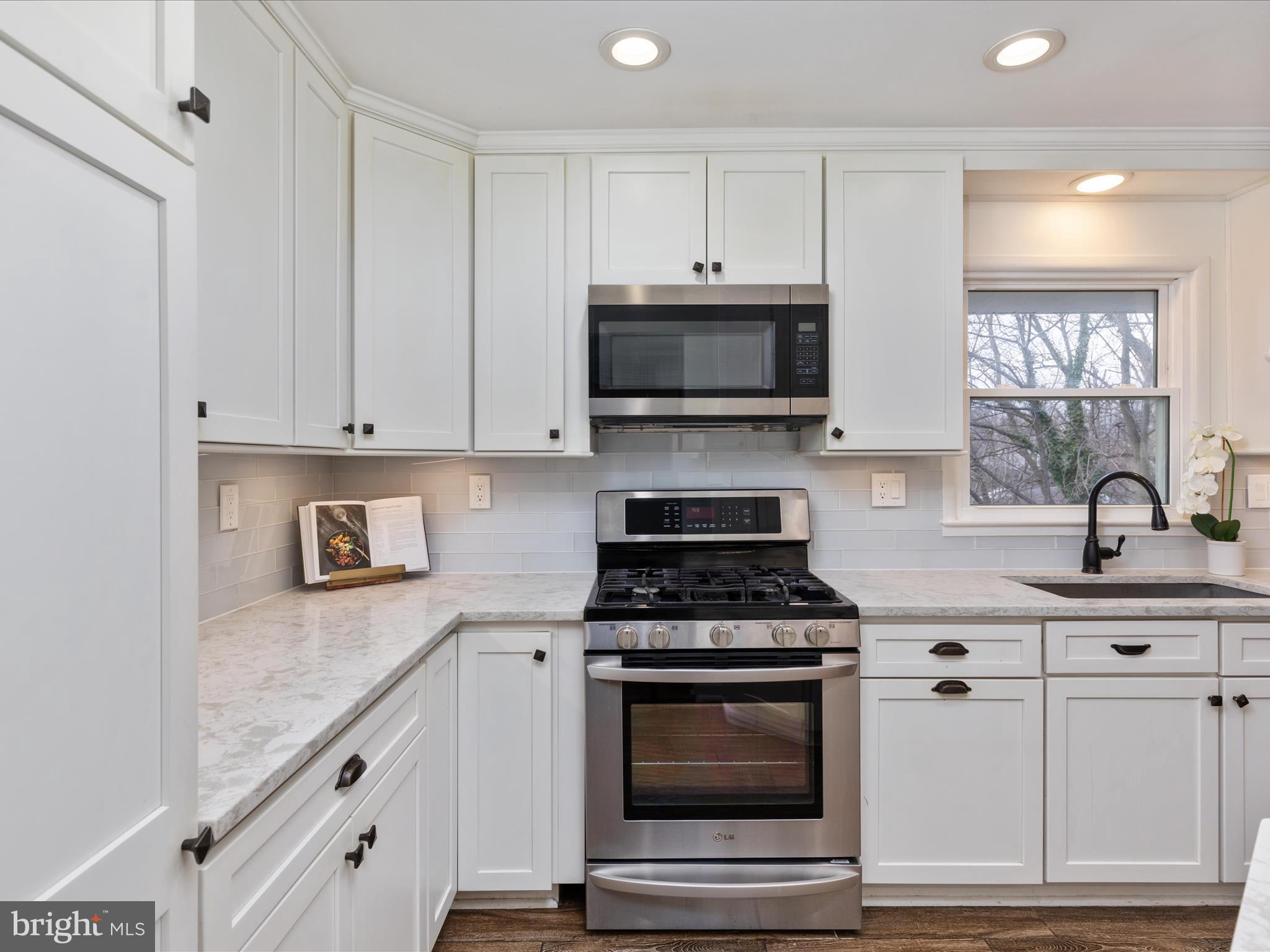 LINCOLNIA HILLS - Residential