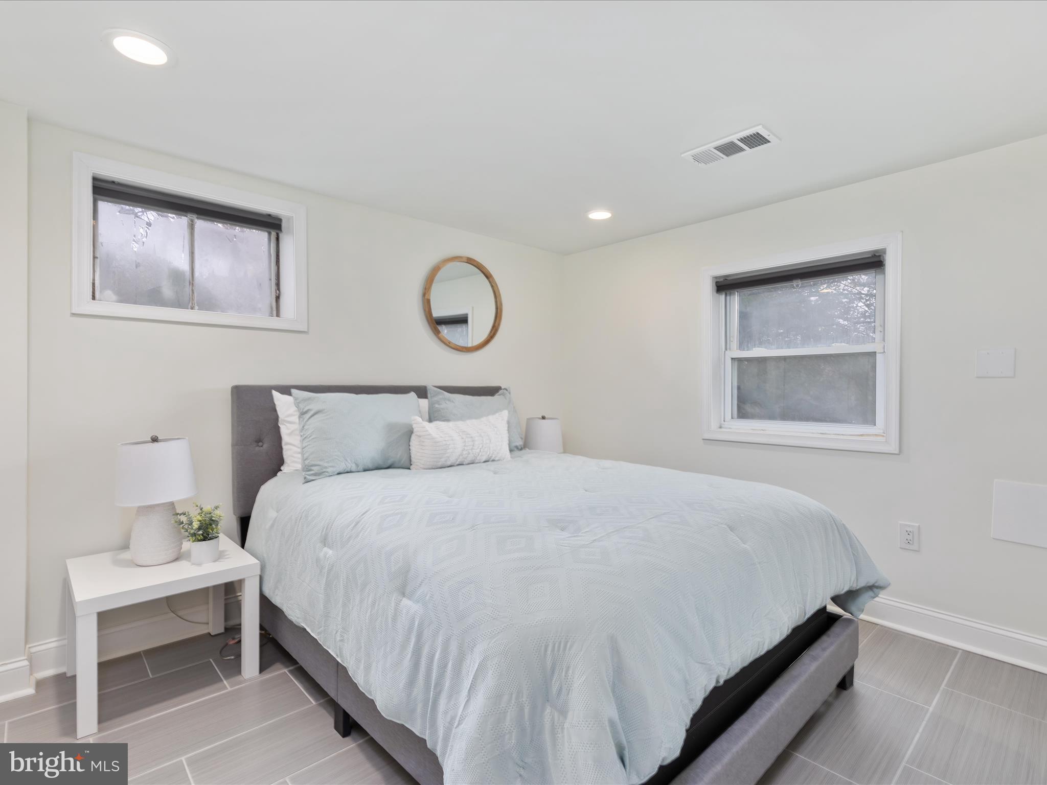 LINCOLNIA HILLS - Residential