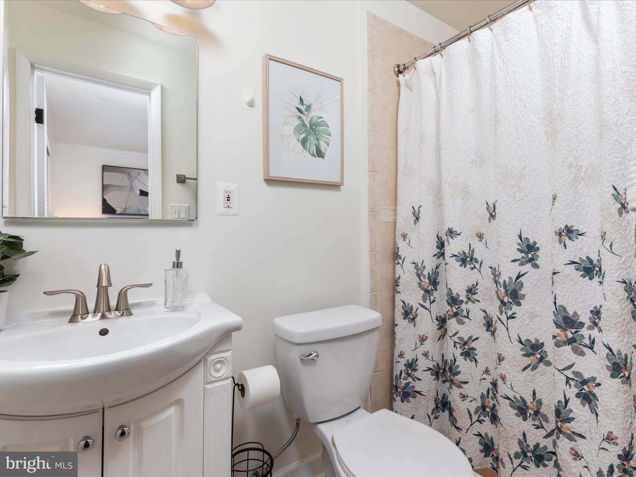 LINCOLNIA HILLS - Residential