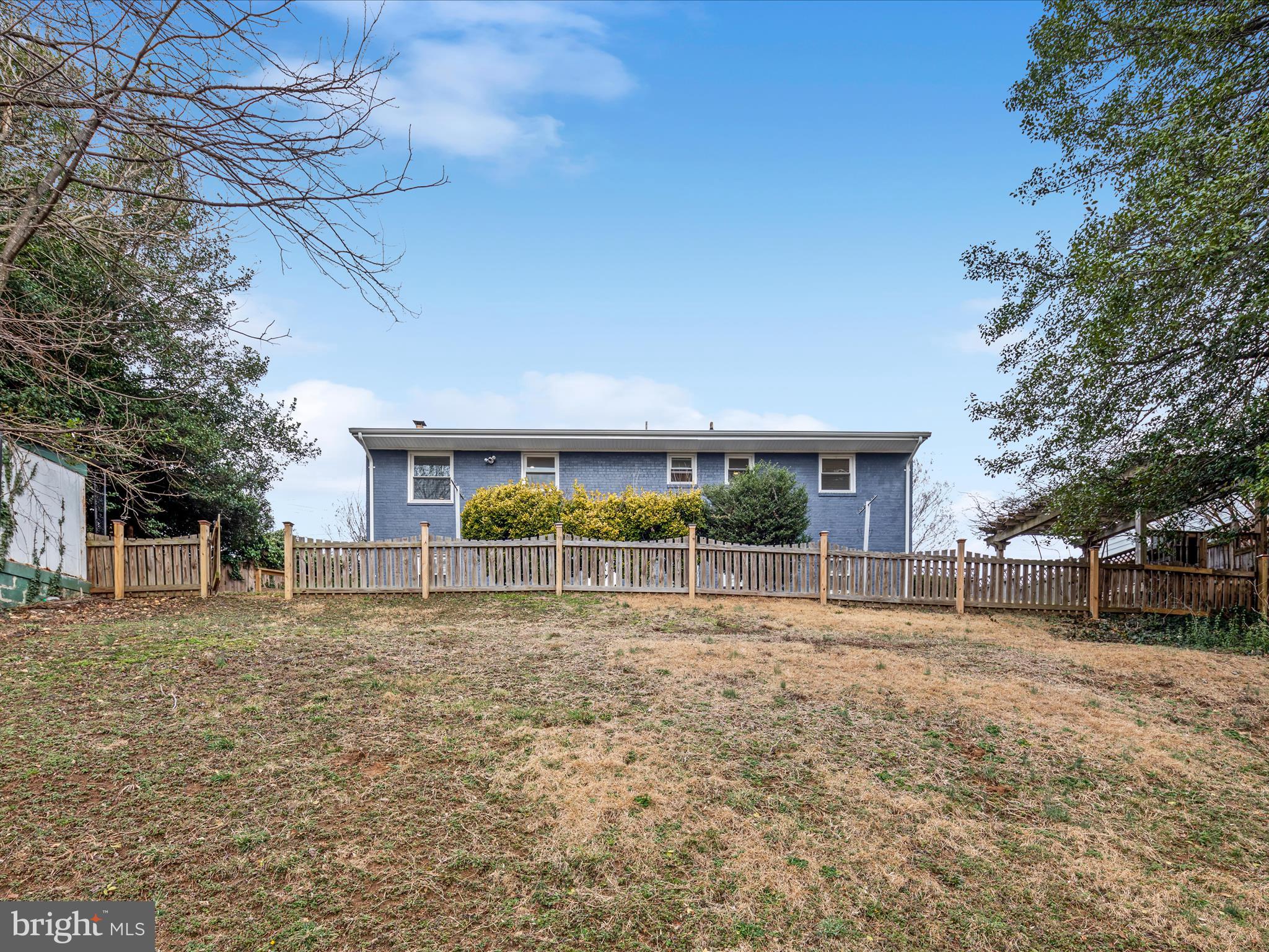 LINCOLNIA HILLS - Residential