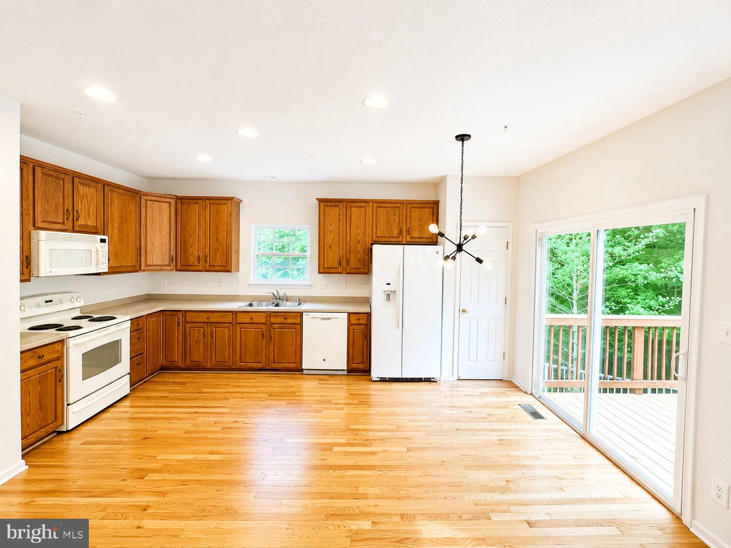 EAGLES LANDING AT WATERS EDGE - Residential