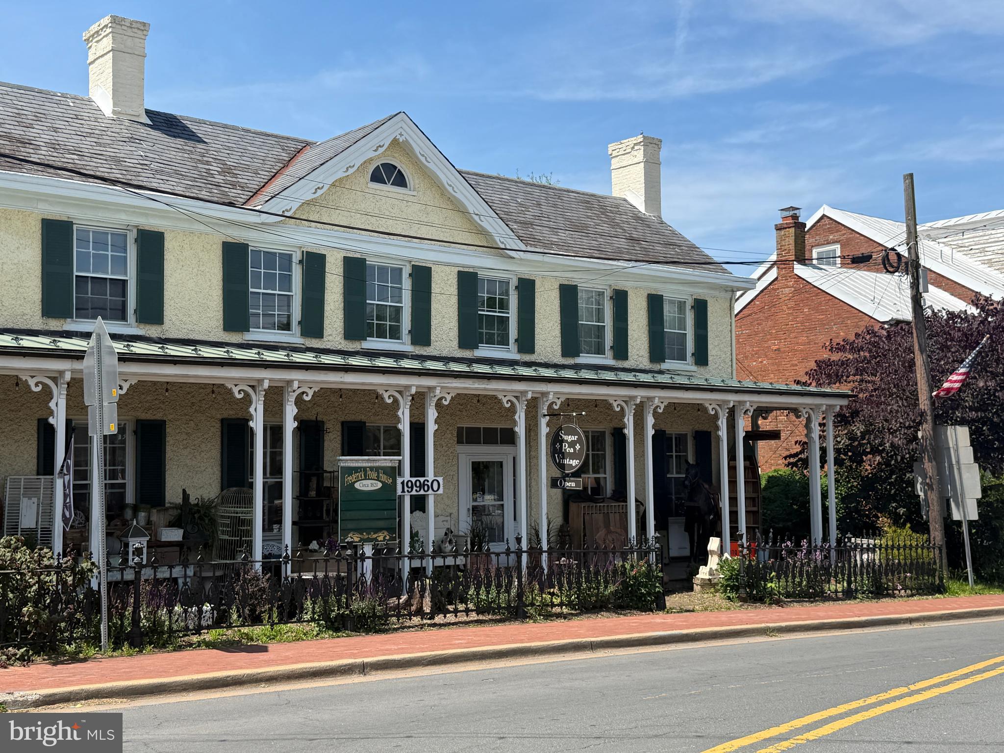 POOLESVILLE - Residential