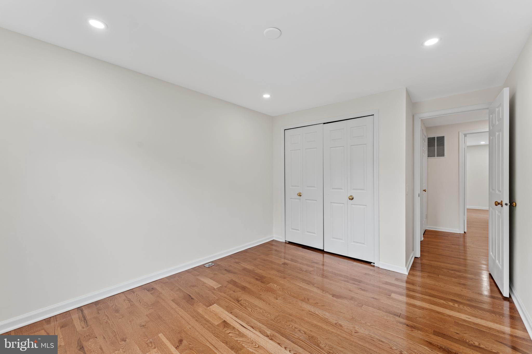 DUMONT OAKS - Residential