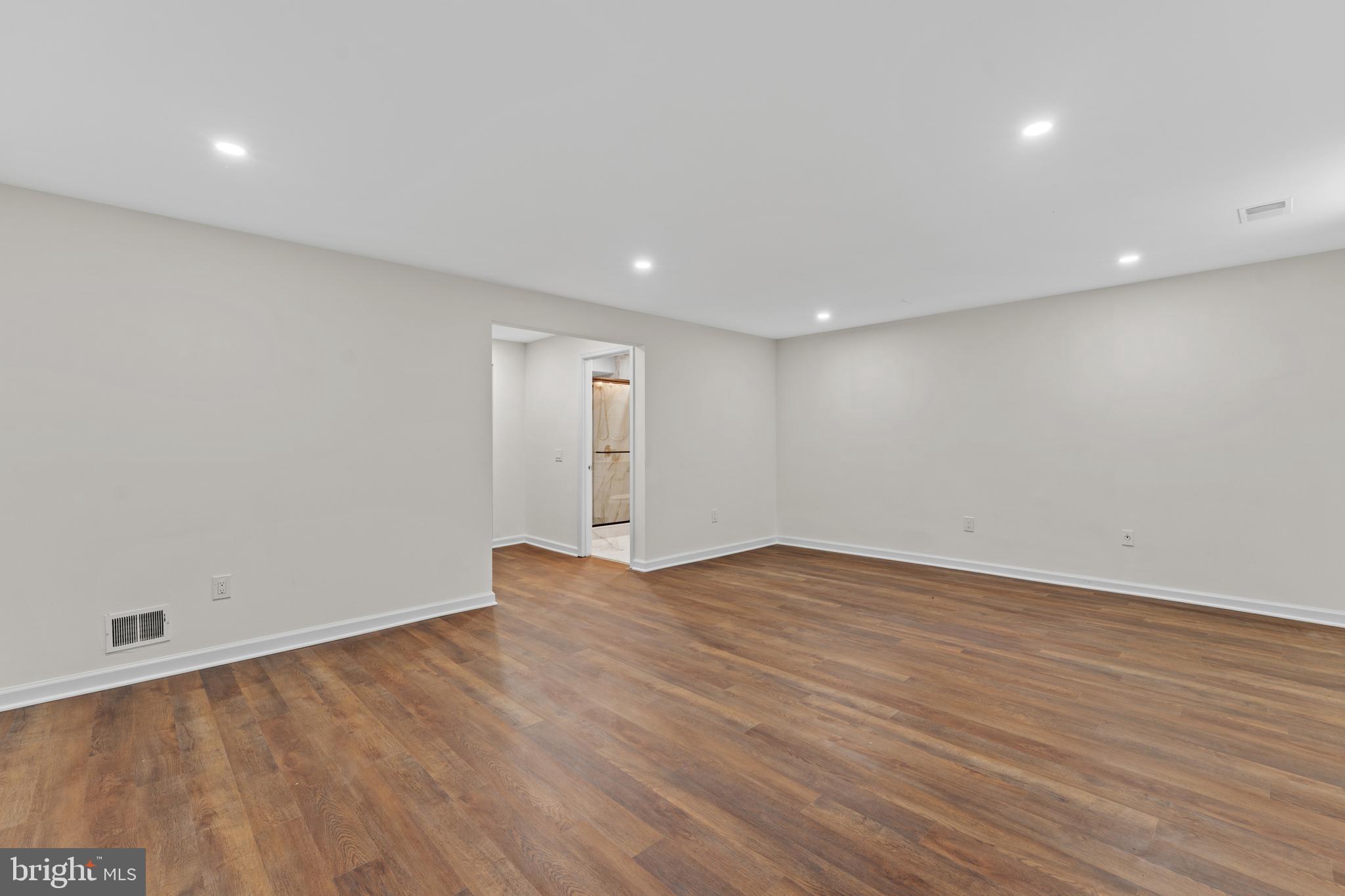DUMONT OAKS - Residential