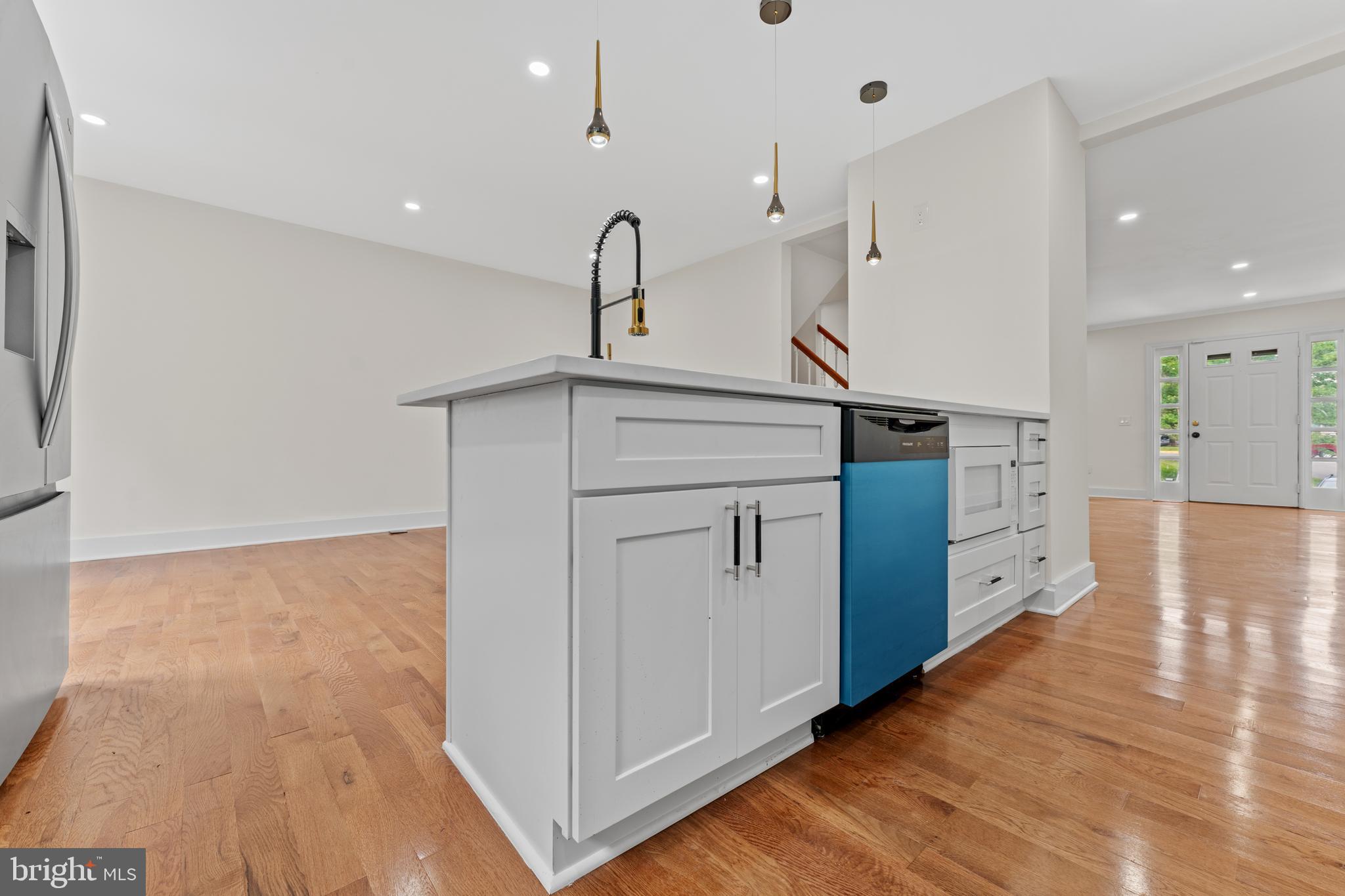 DUMONT OAKS - Residential
