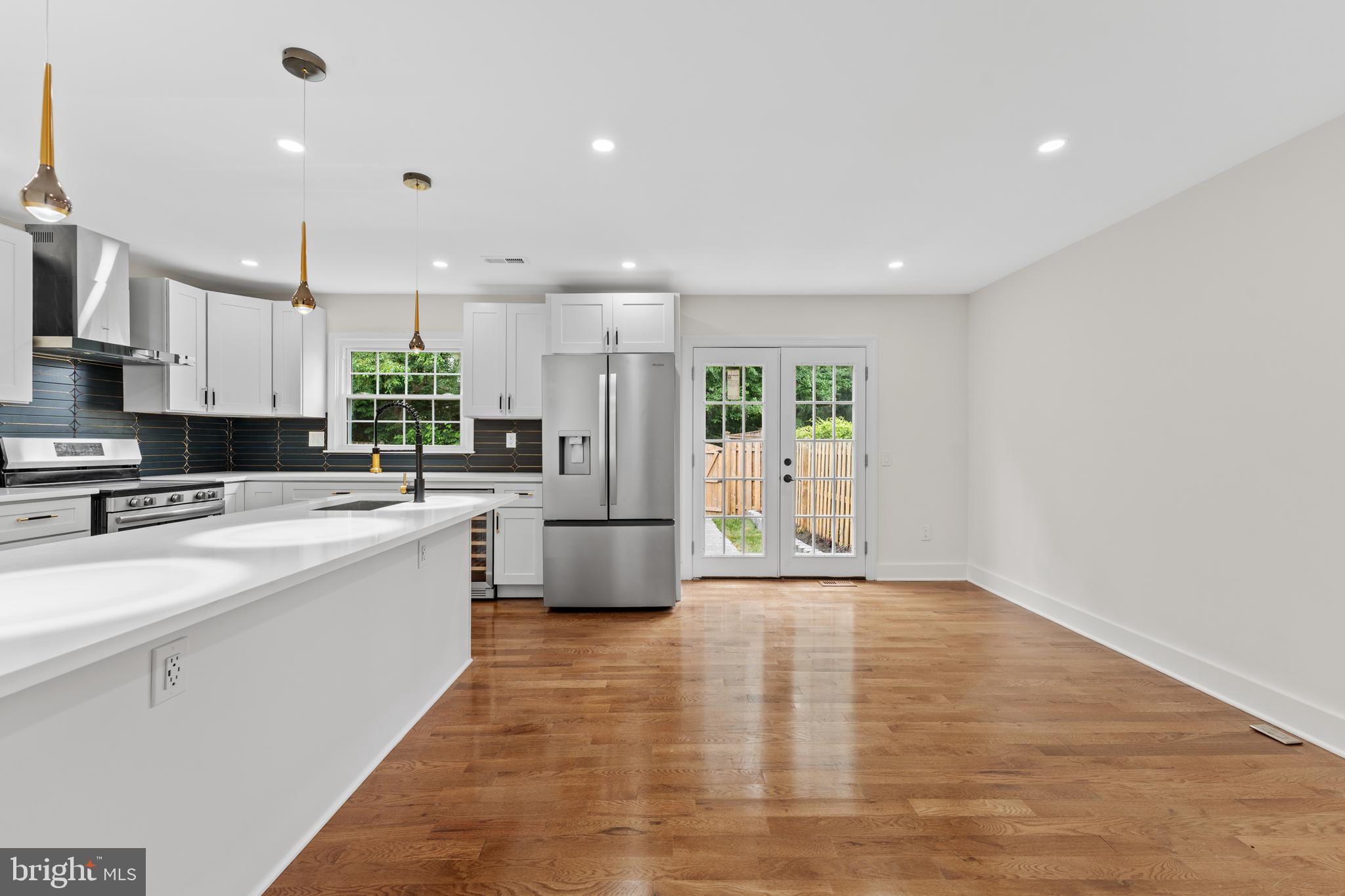 DUMONT OAKS - Residential